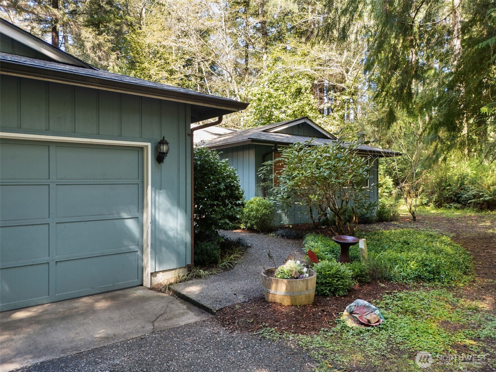 5496 NE Laura Loop