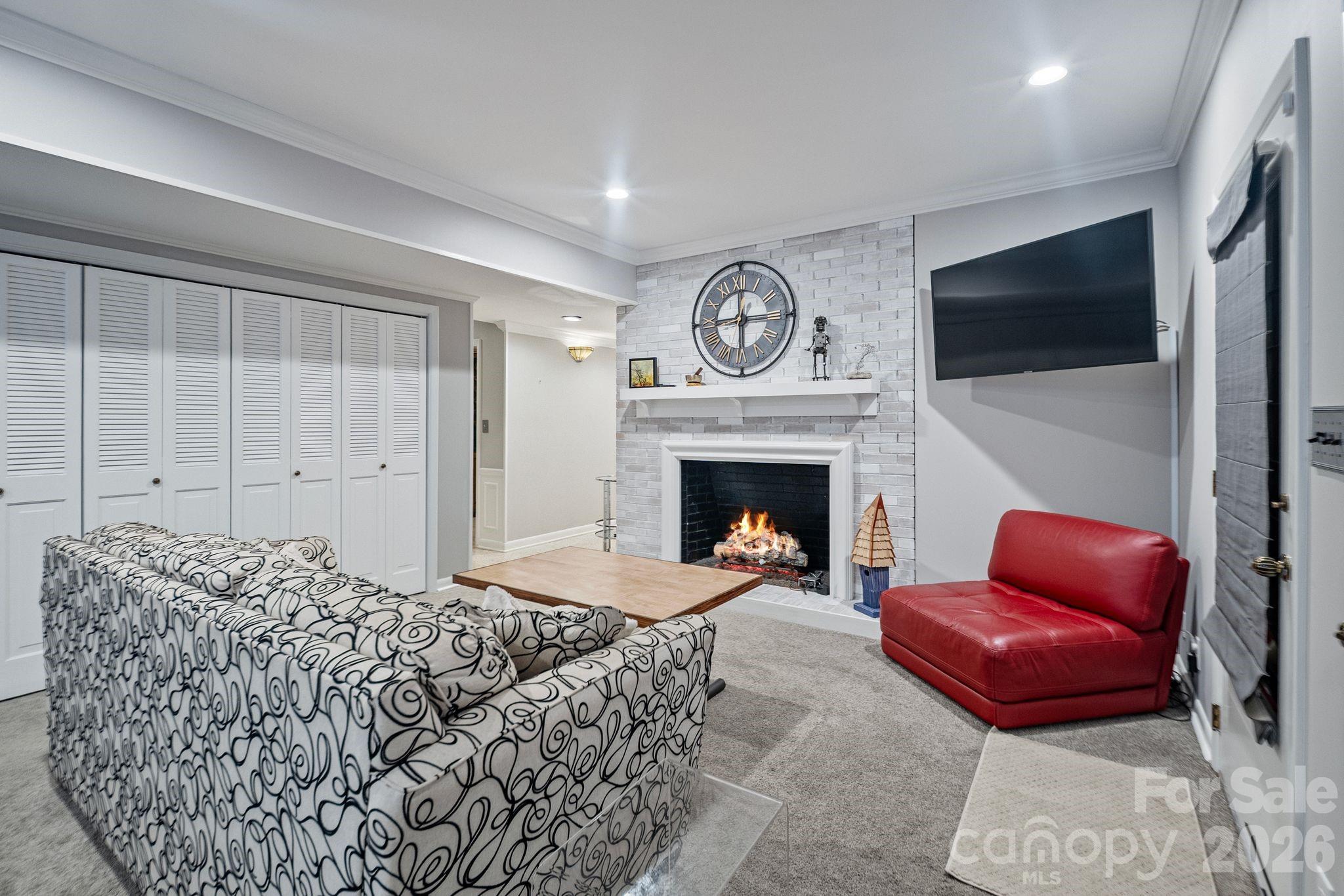 2082 2nd Street Drive NW