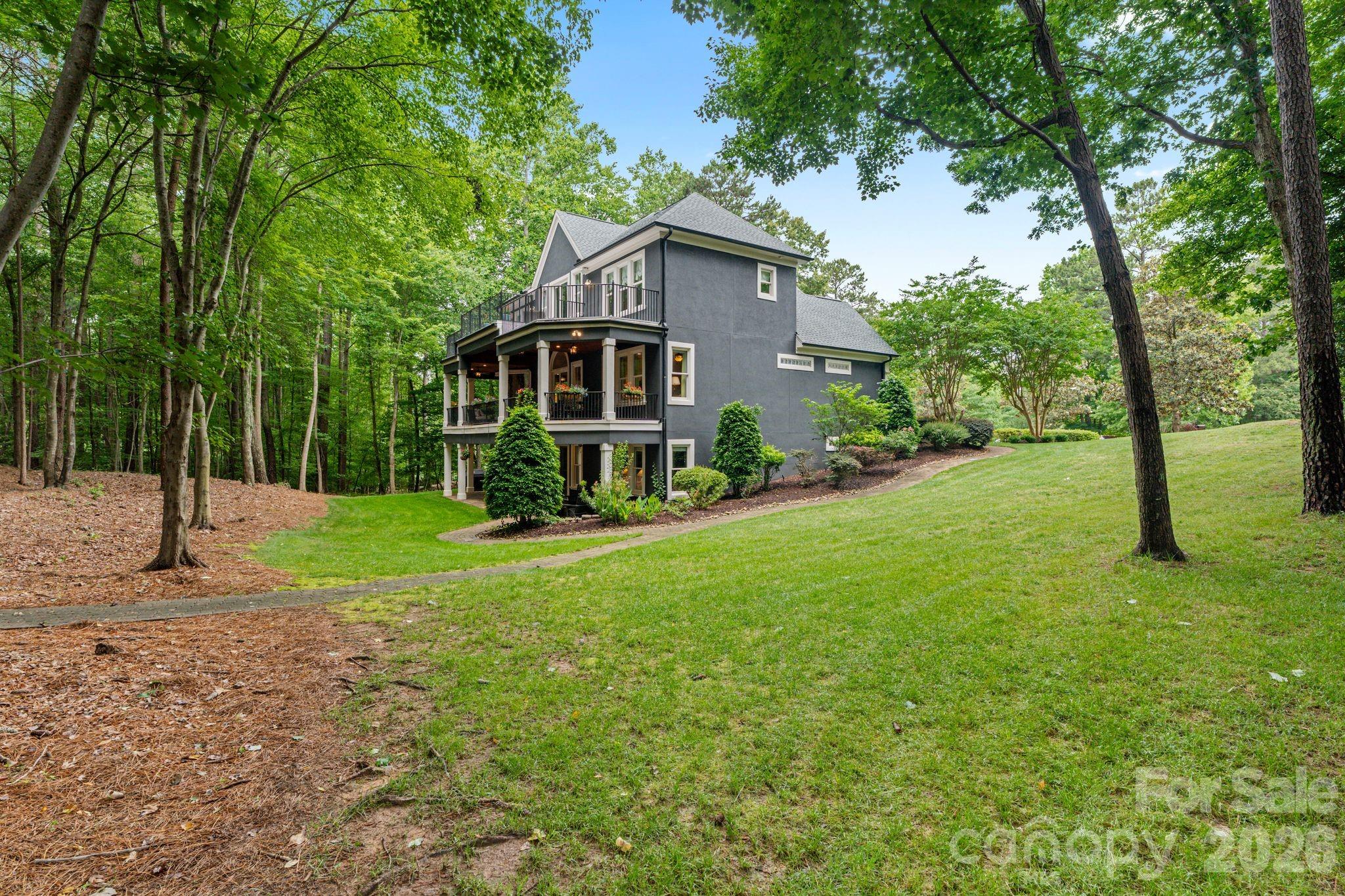 8915 Warwicke Lane
