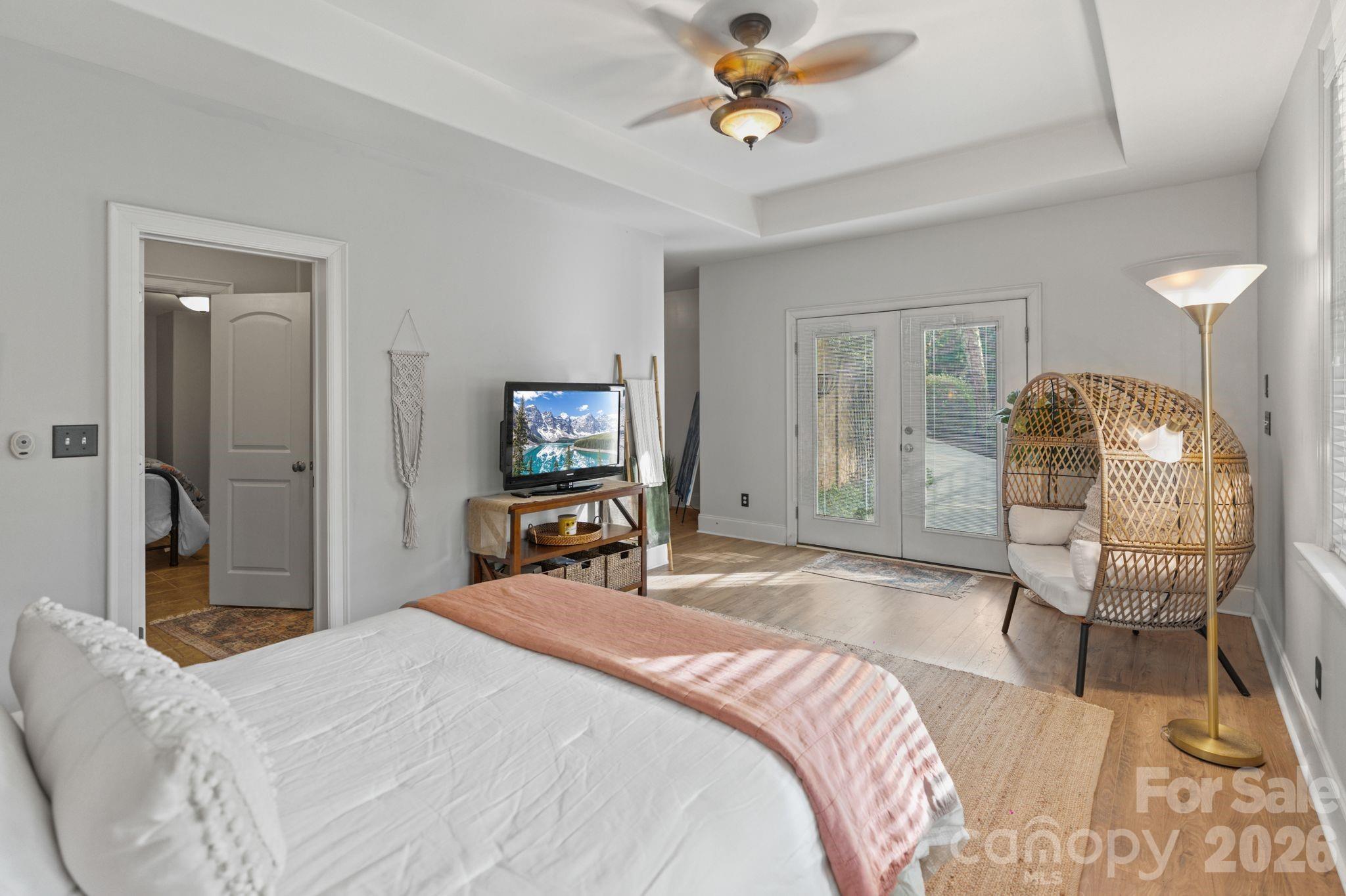 8915 Linden Grove Court