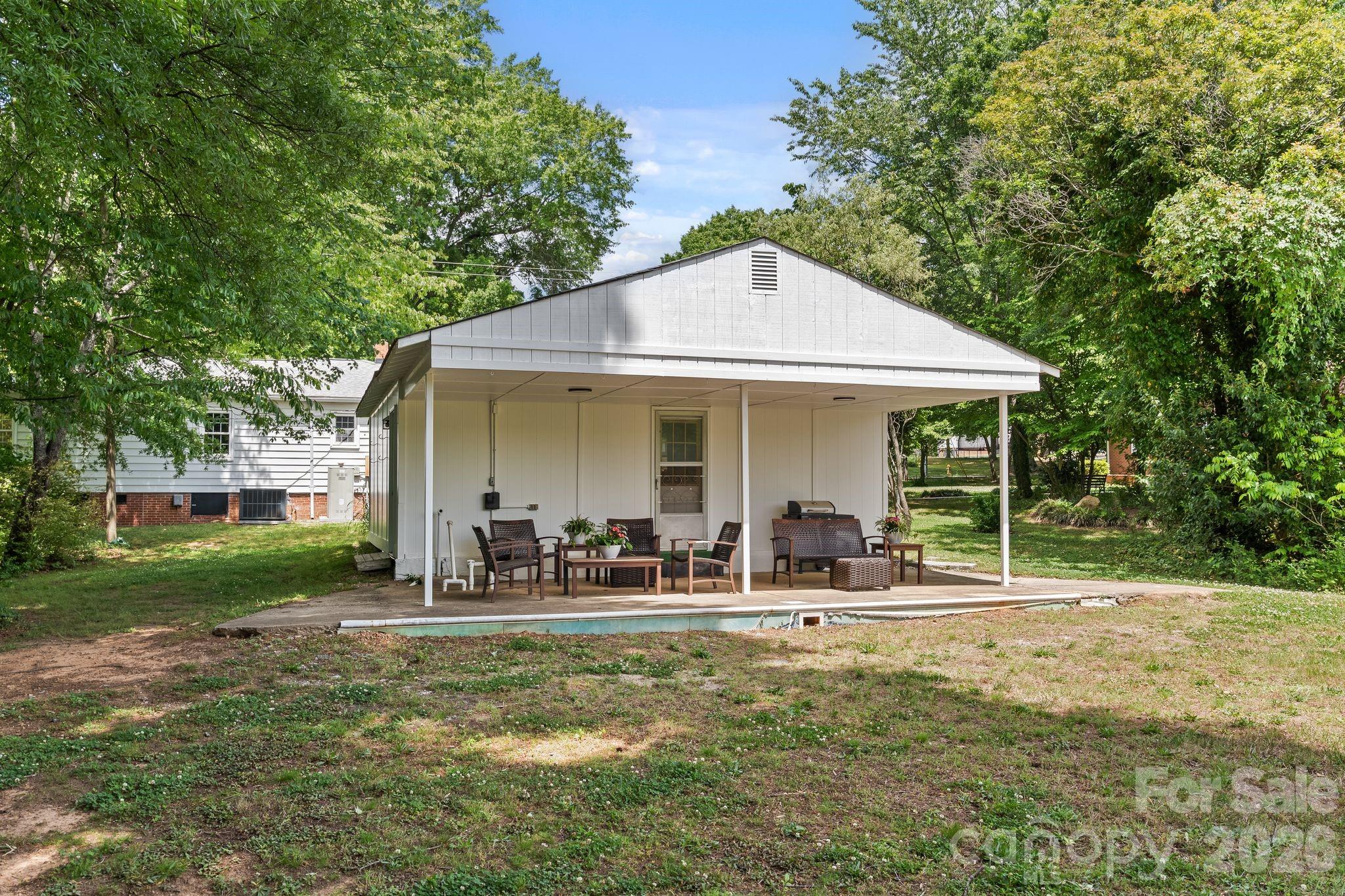753 Carpenter Avenue