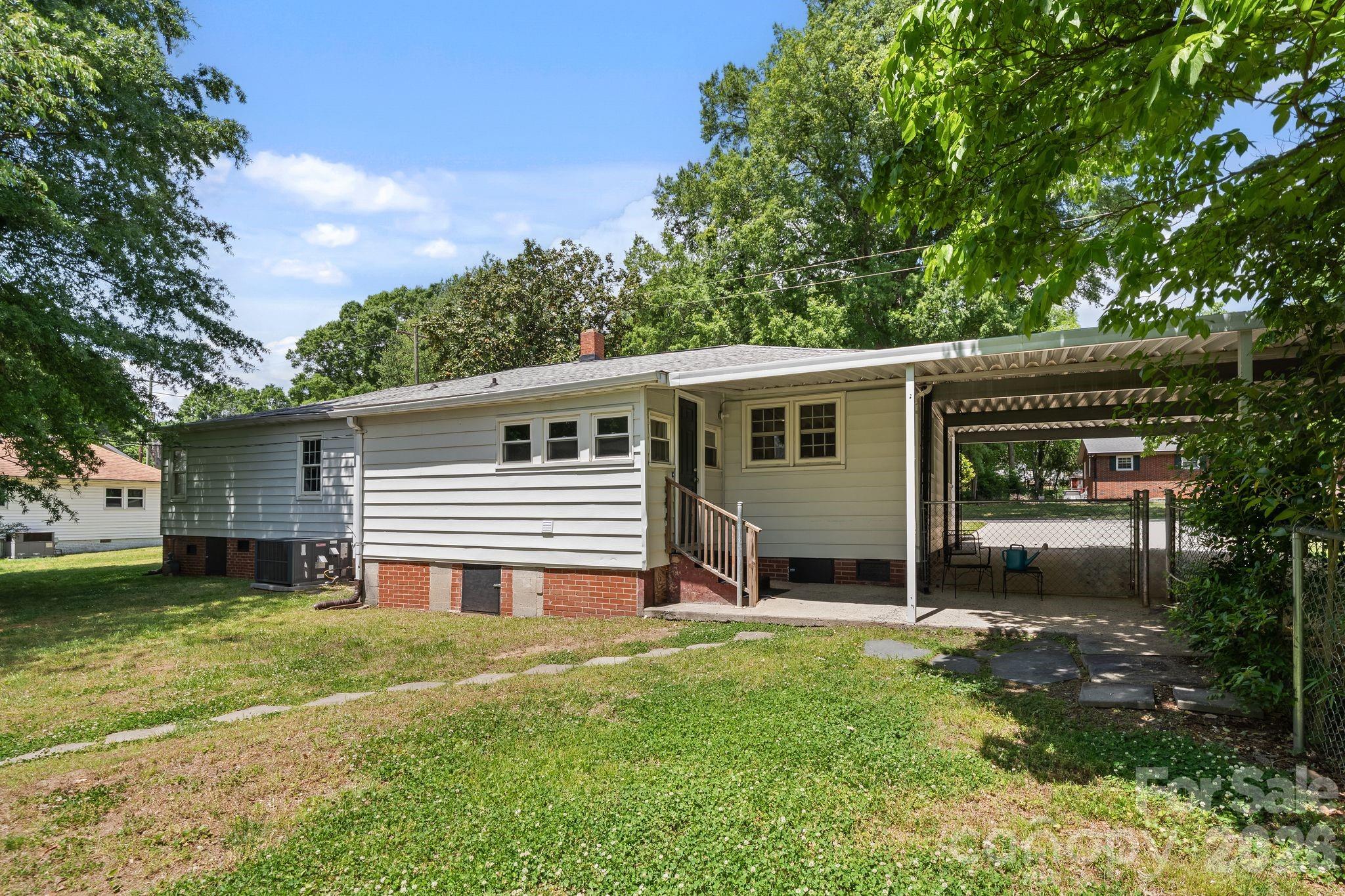 753 Carpenter Avenue