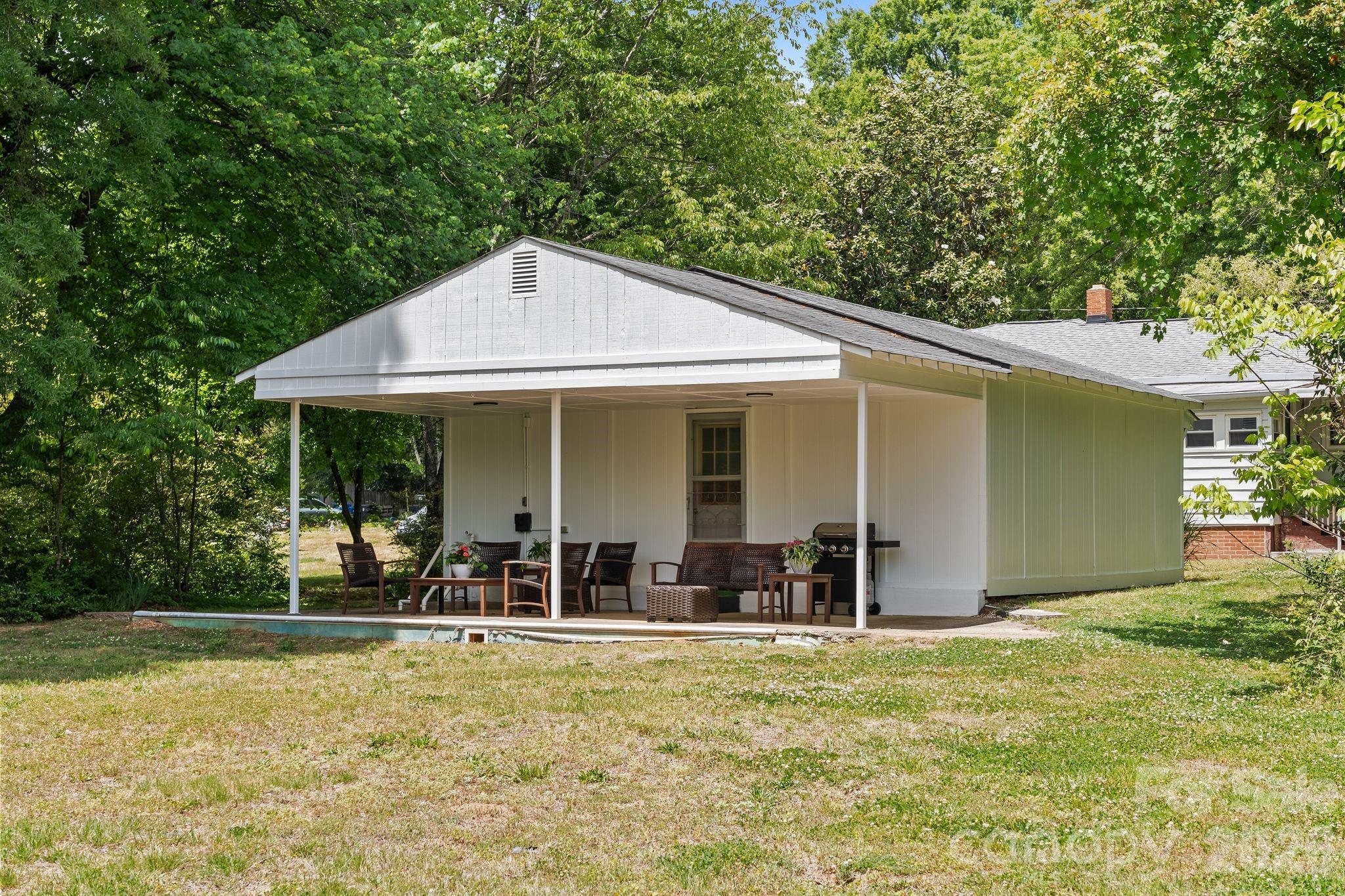 753 Carpenter Avenue