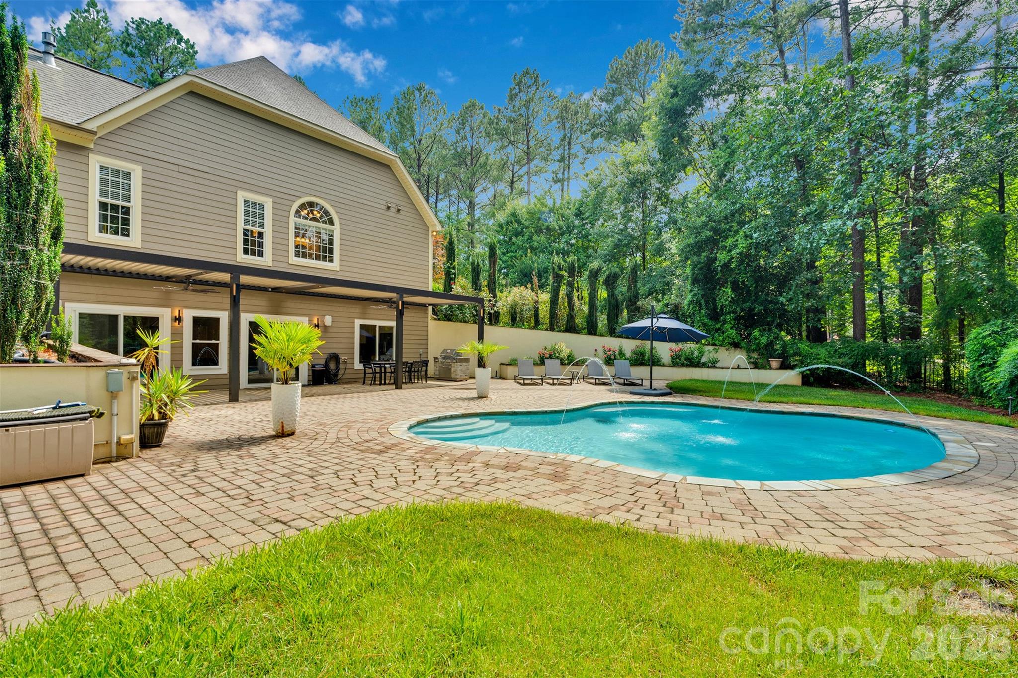 4552 Sawgrass Court