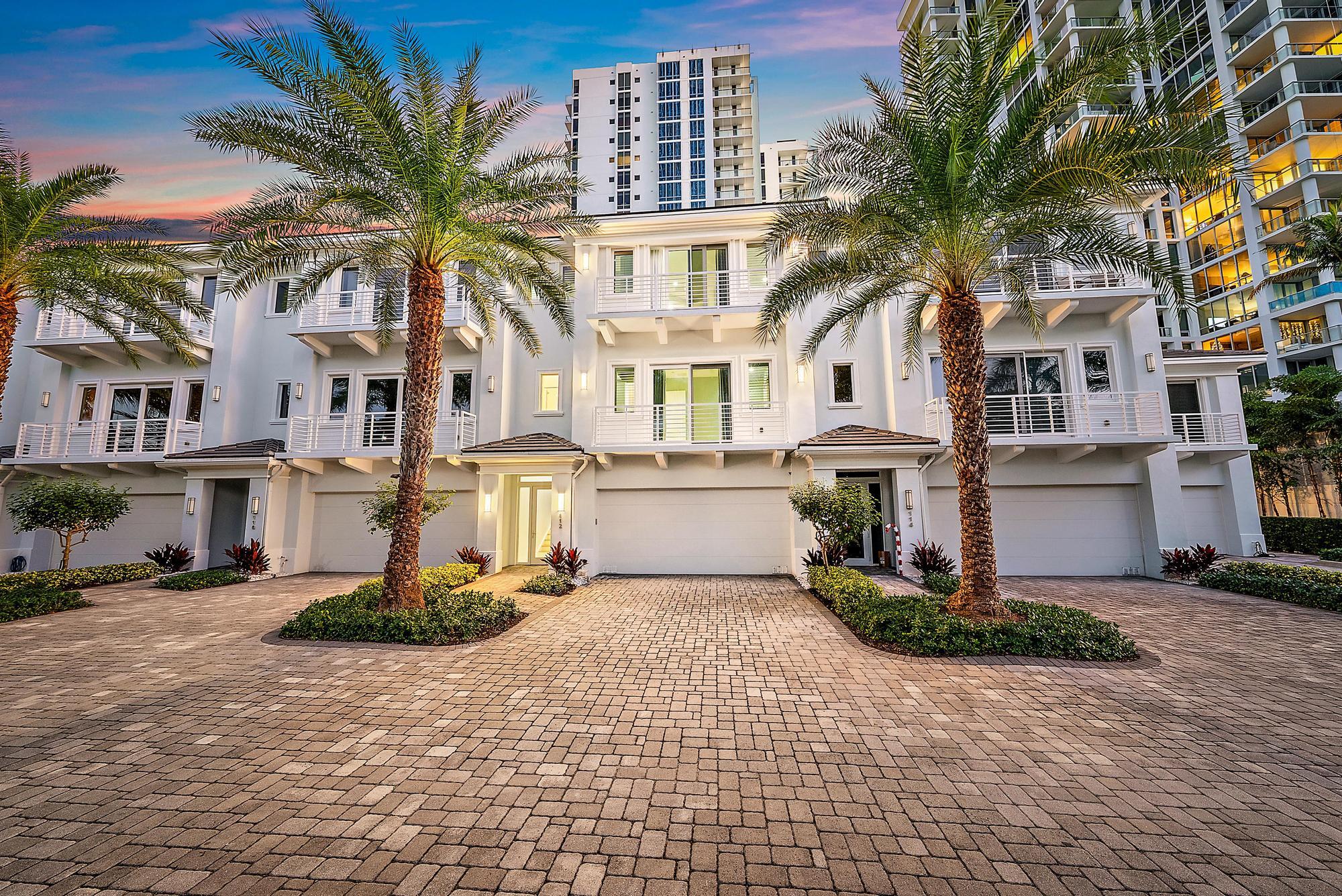 112 Water Club Court N