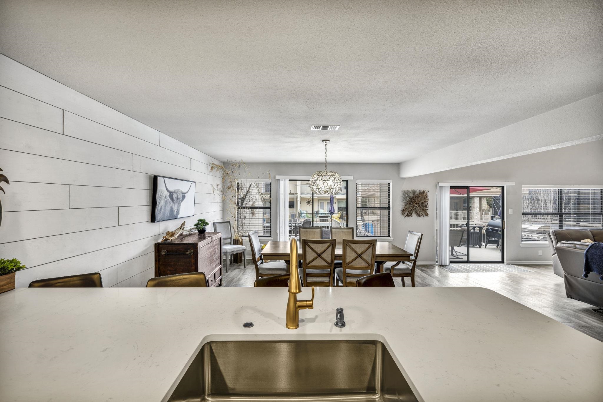 409 Lucy Ln