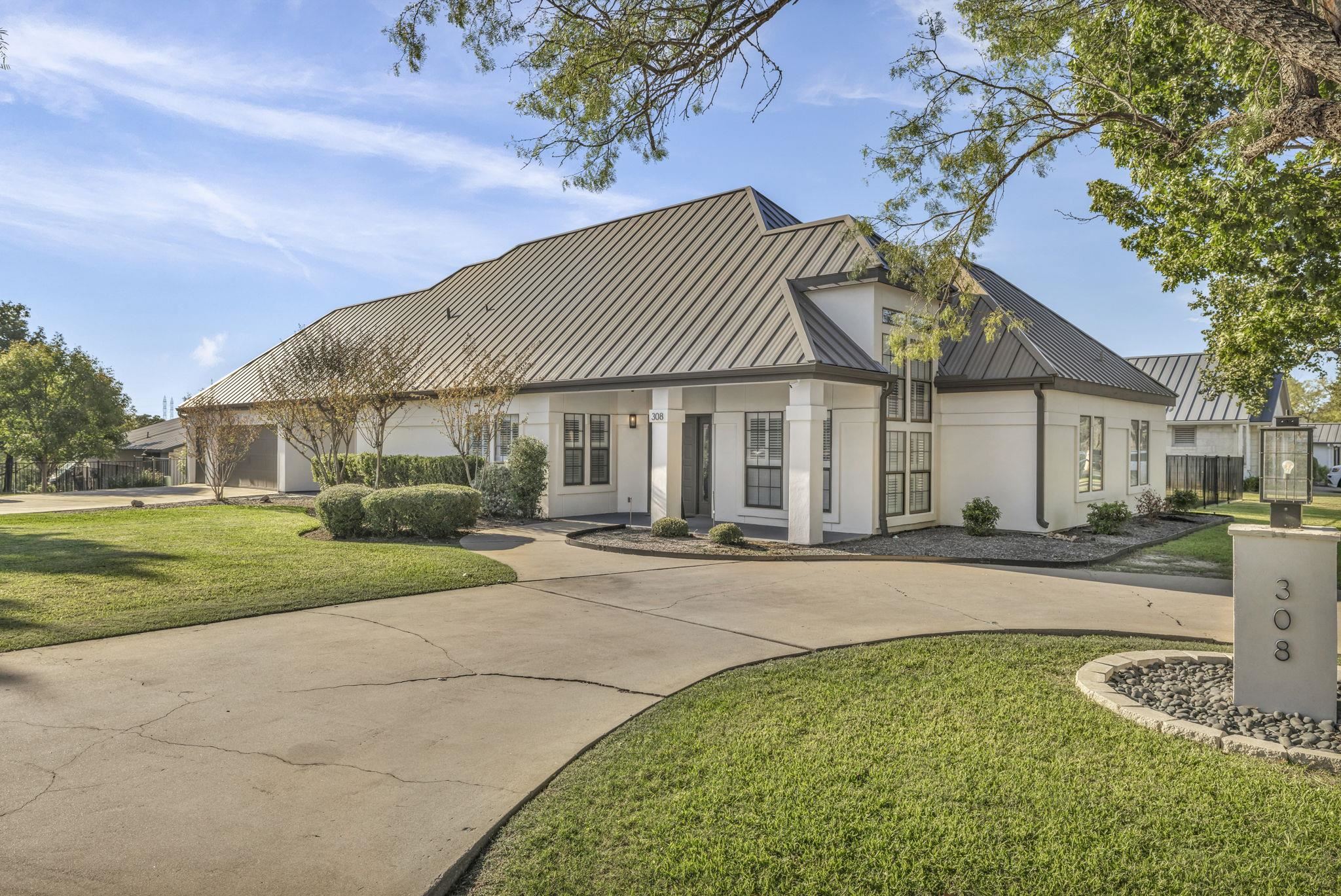 308 Silver Spur, Horseshoe Bay, TX 78657