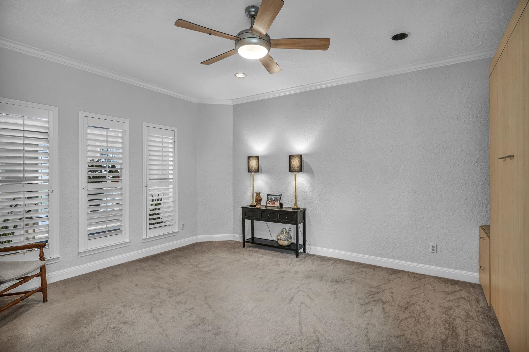 1422 Hi Circle North