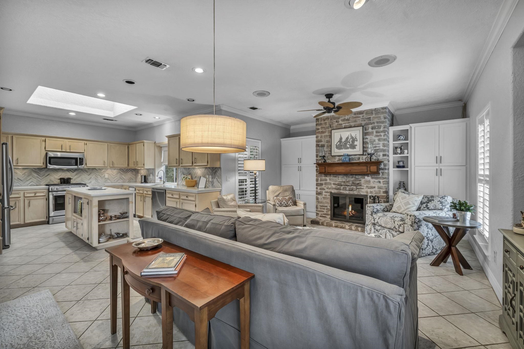 1422 Hi Circle North