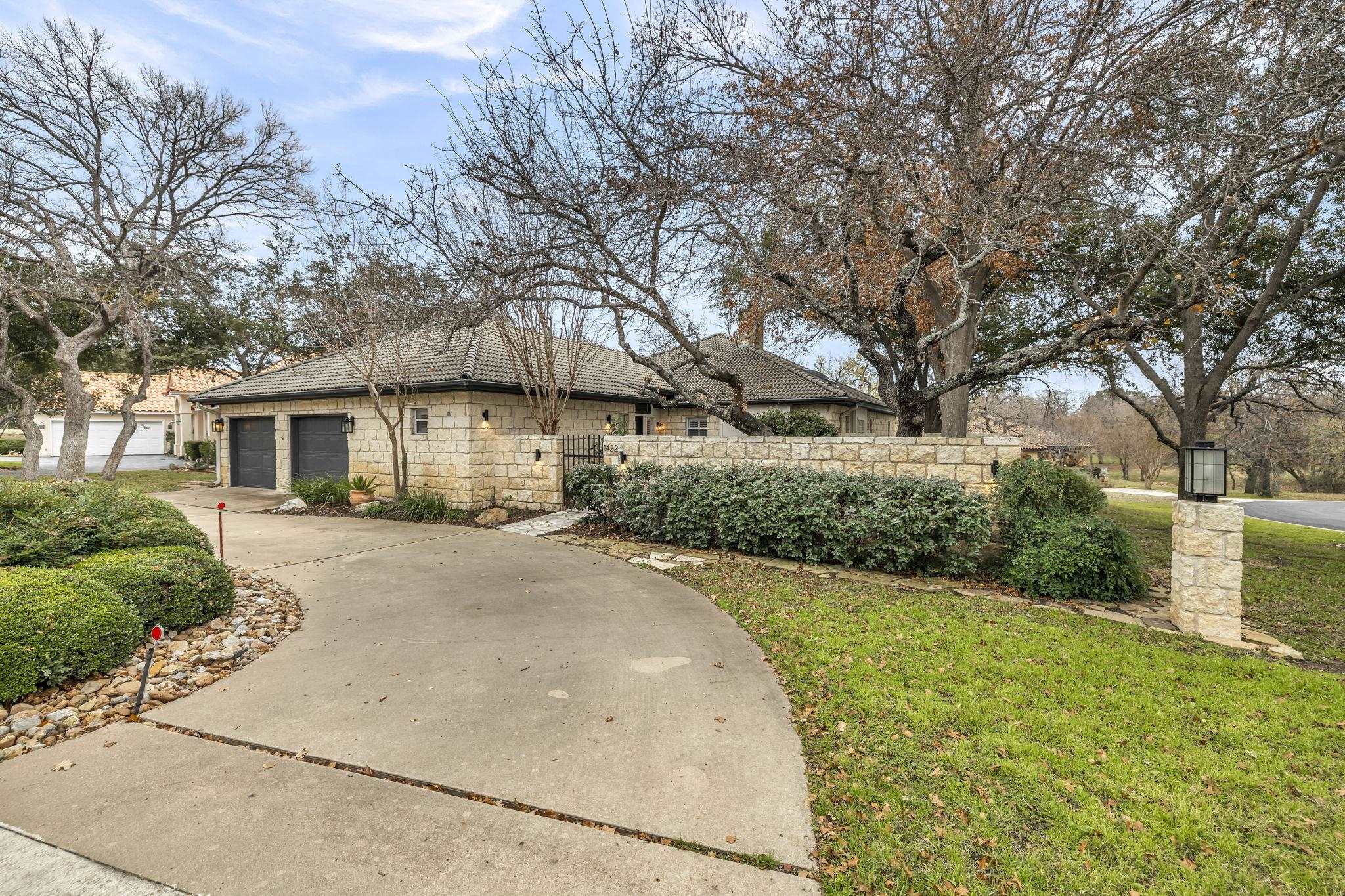 1422 Hi Circle North