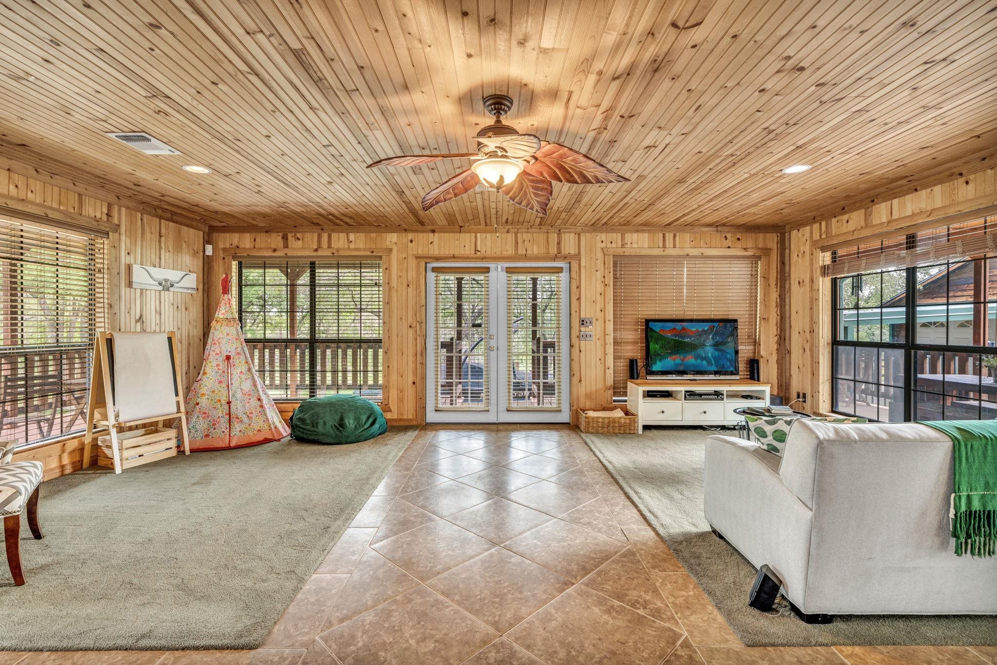 251 E Lakeshore Drive