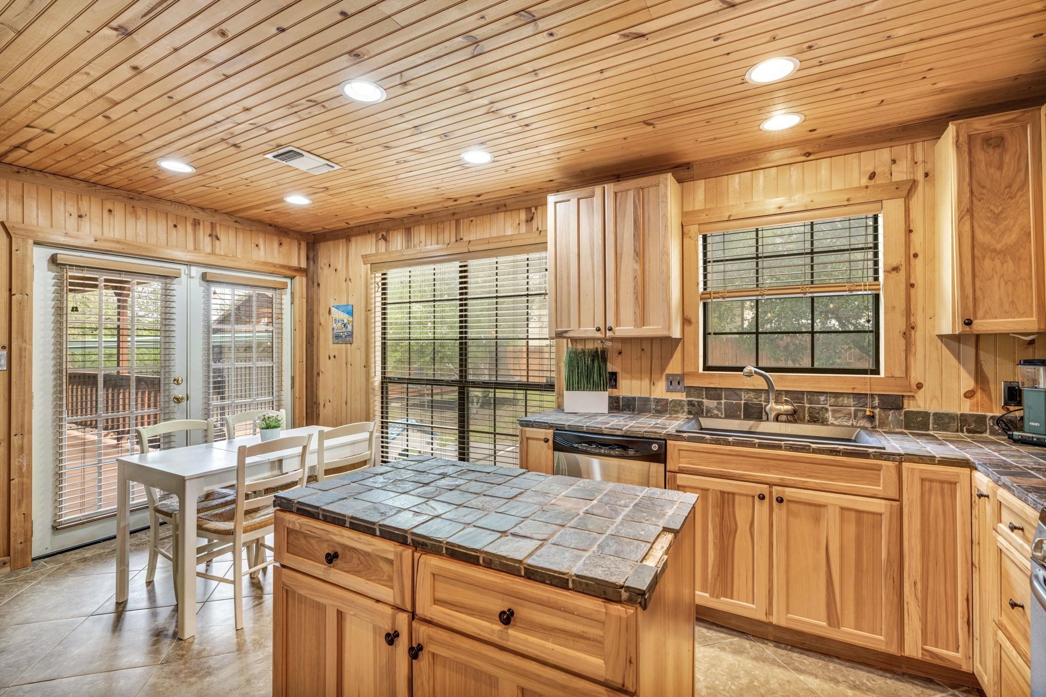 251 E Lakeshore Drive