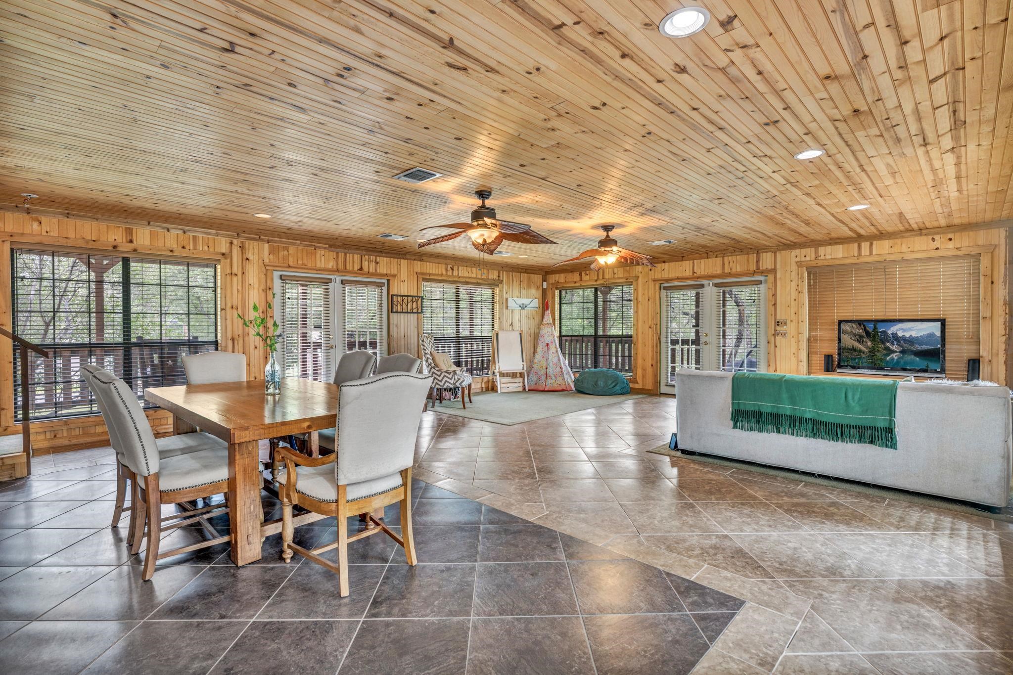 251 E Lakeshore Drive