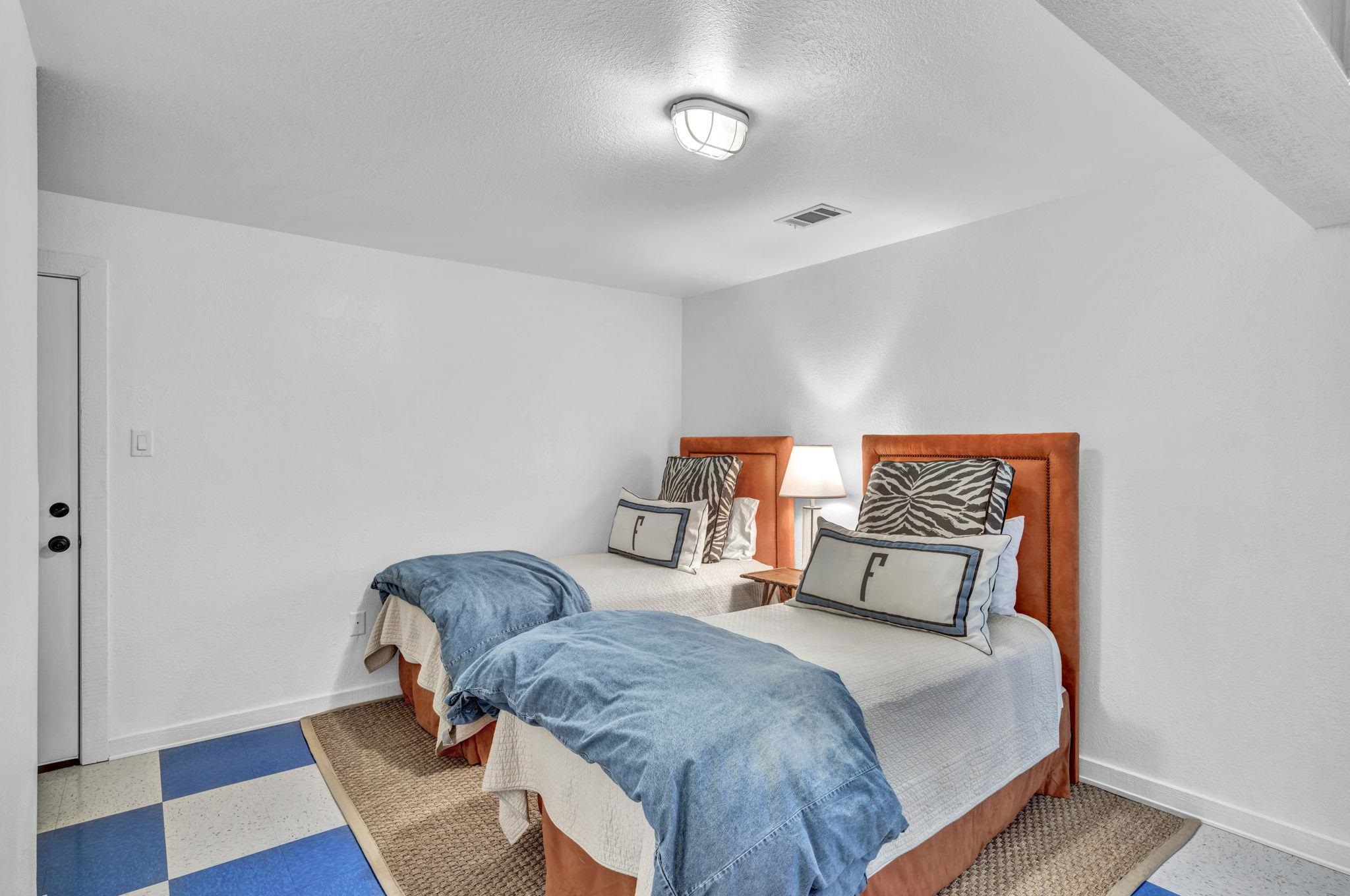 1207 The Cape