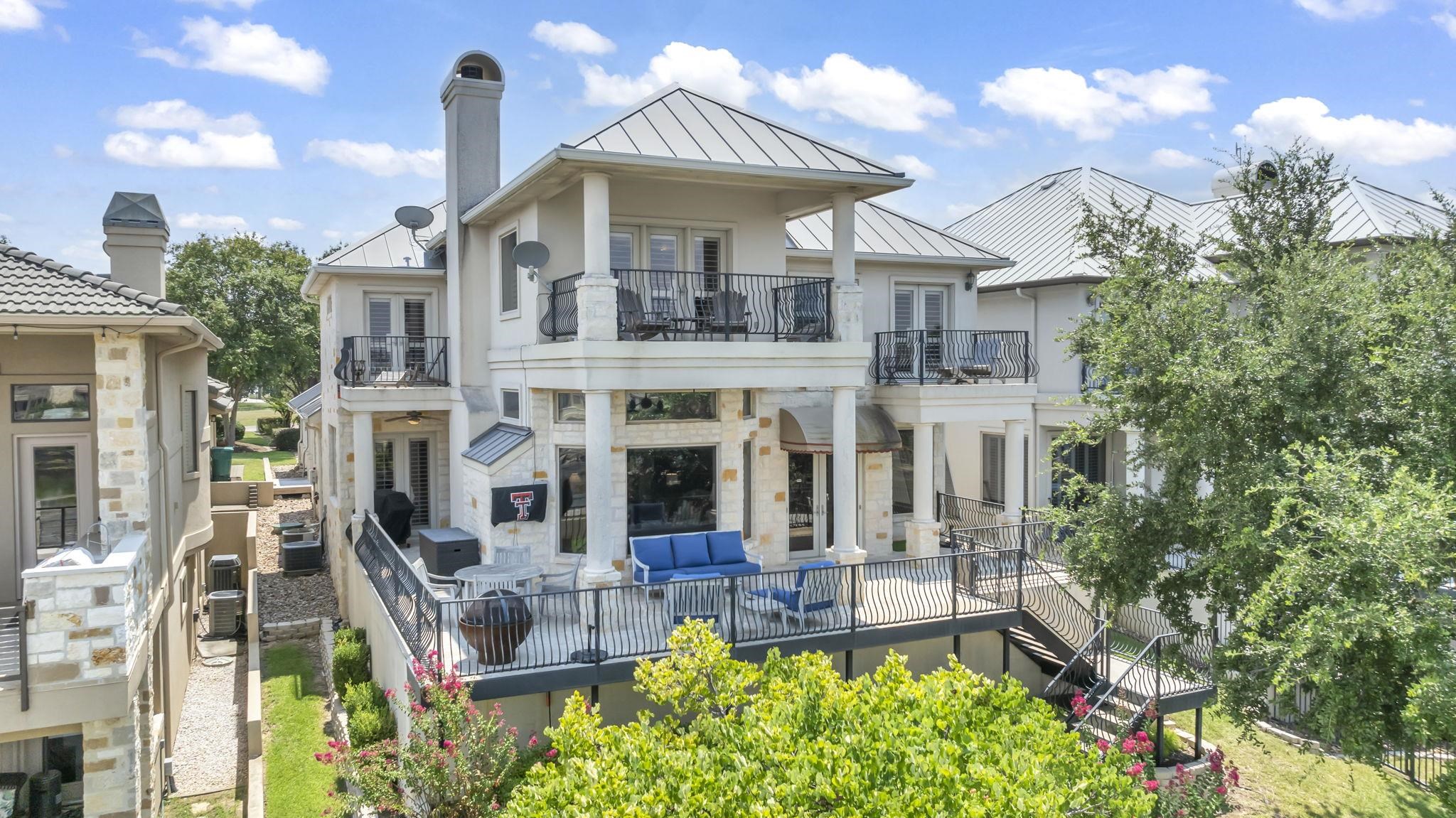 221 Dominion