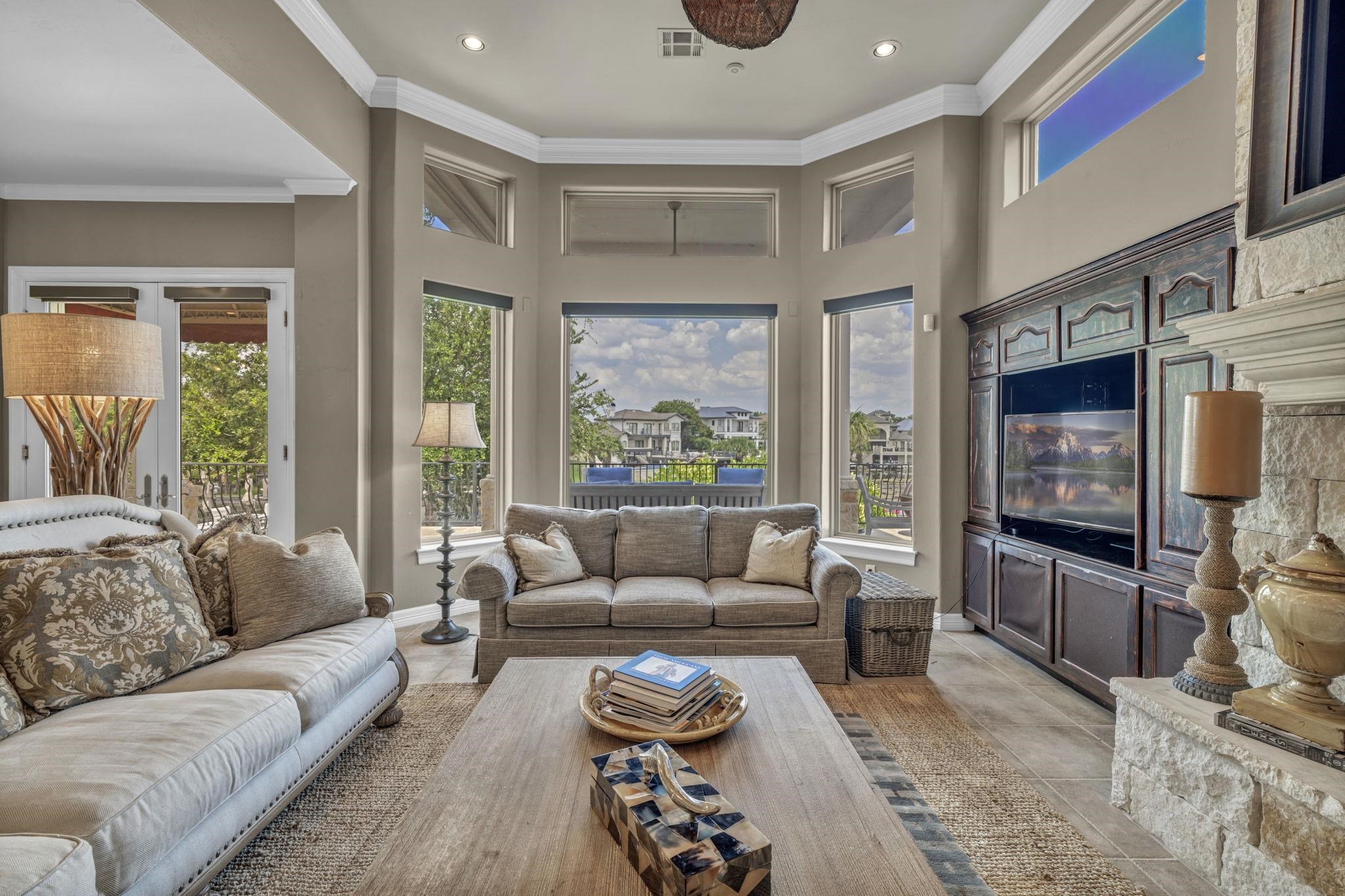 221 Dominion