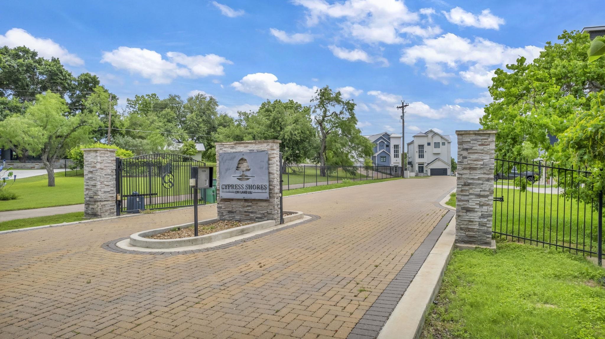 127 Cypress Shores Ln