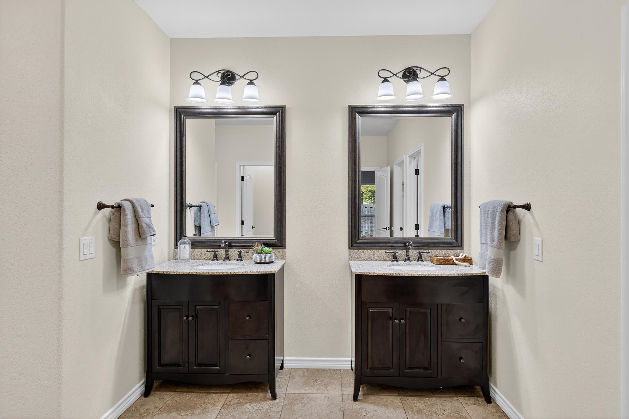 237 Meadowlakes Drive