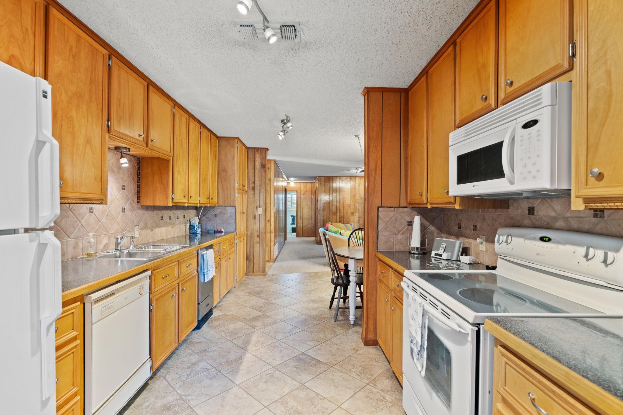 2510 Oak Trail