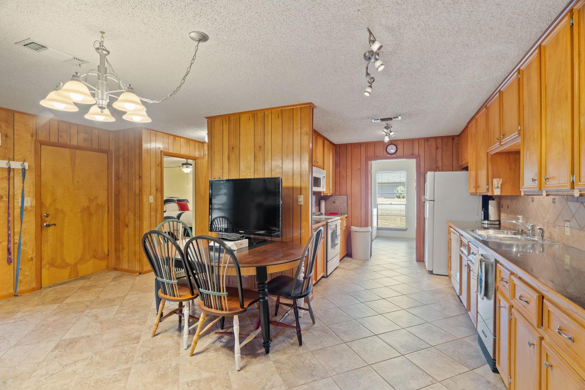 2510 Oak Trail