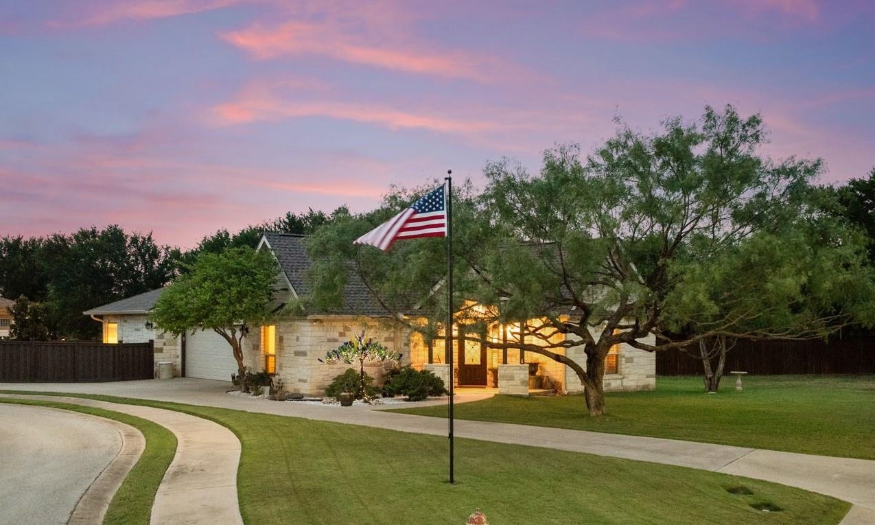 813 Lacey Oak Circle