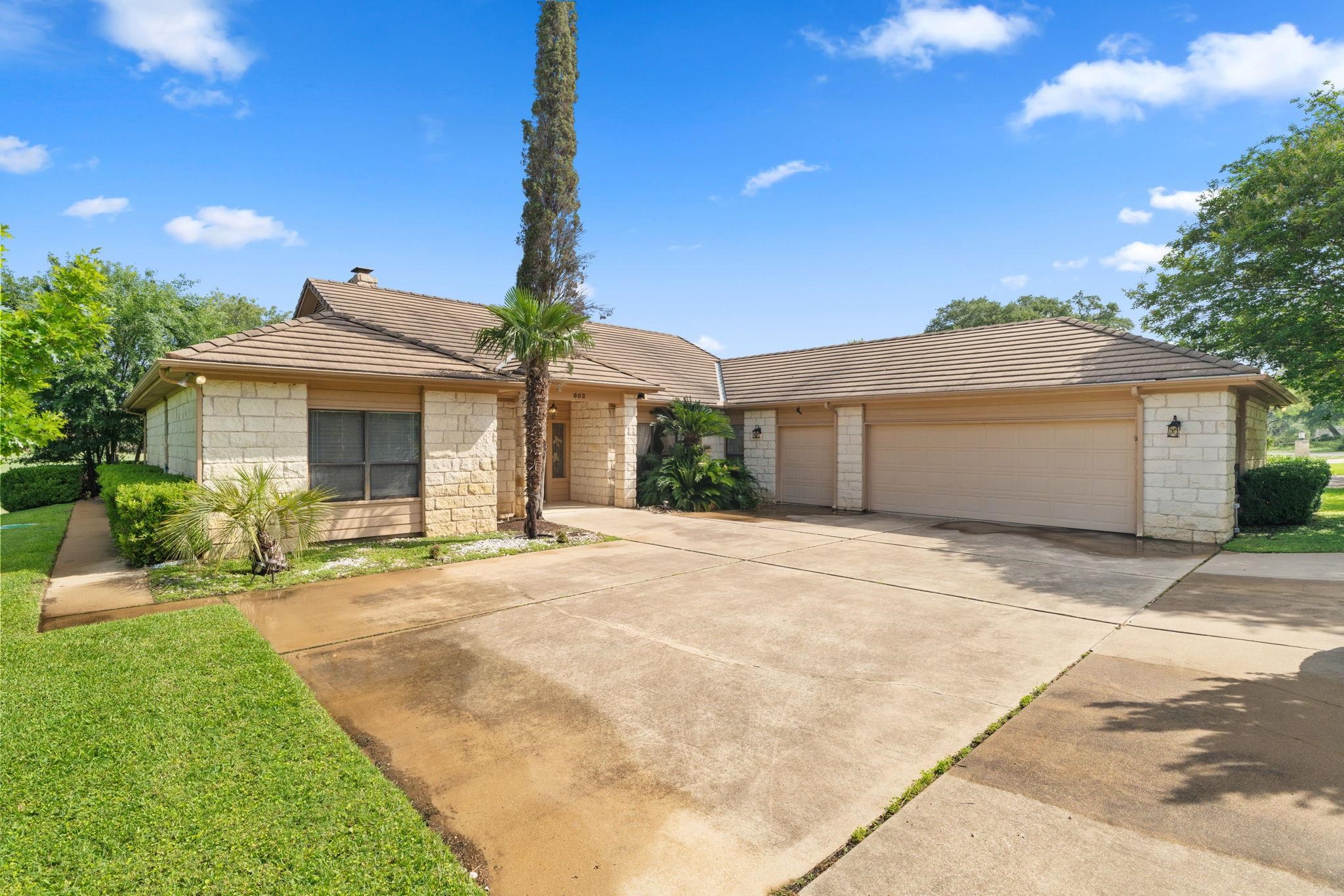 602 Hi Circle South
