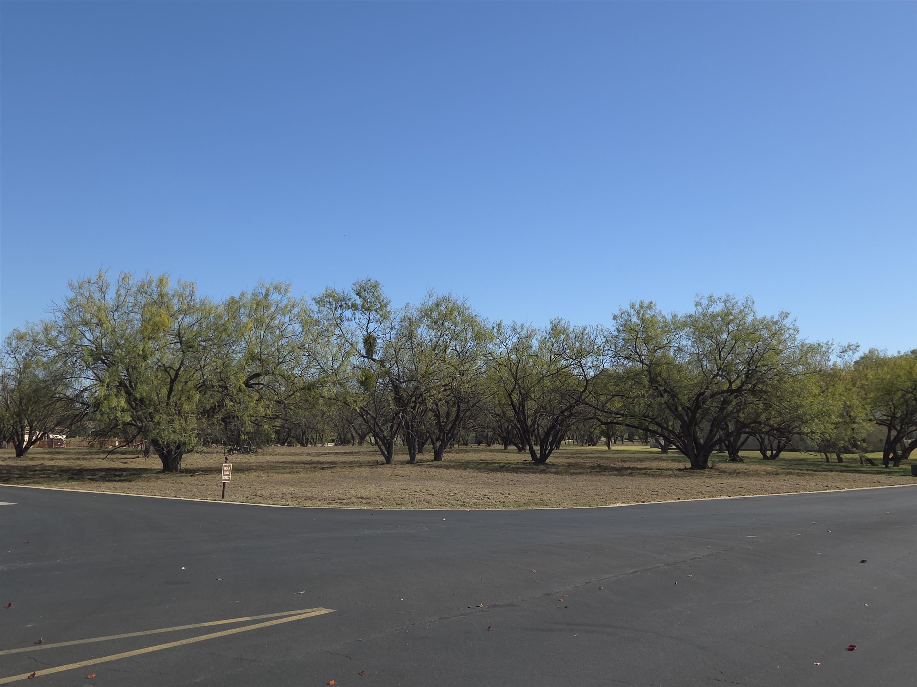 LT 23048 Hi Circle South/Far West