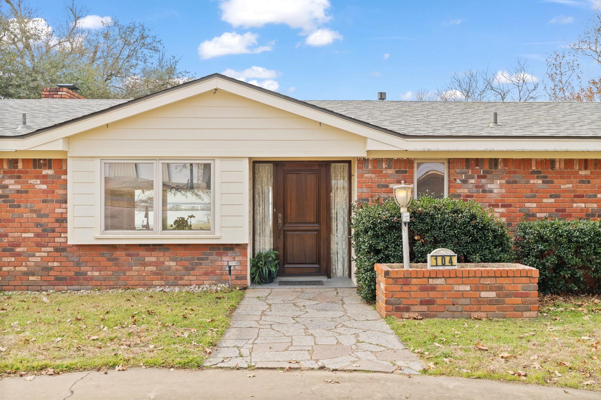 104 Live Oak