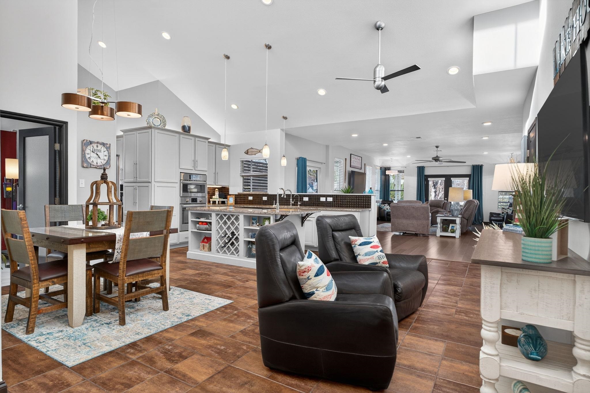 1514 Bluebonnet Ln