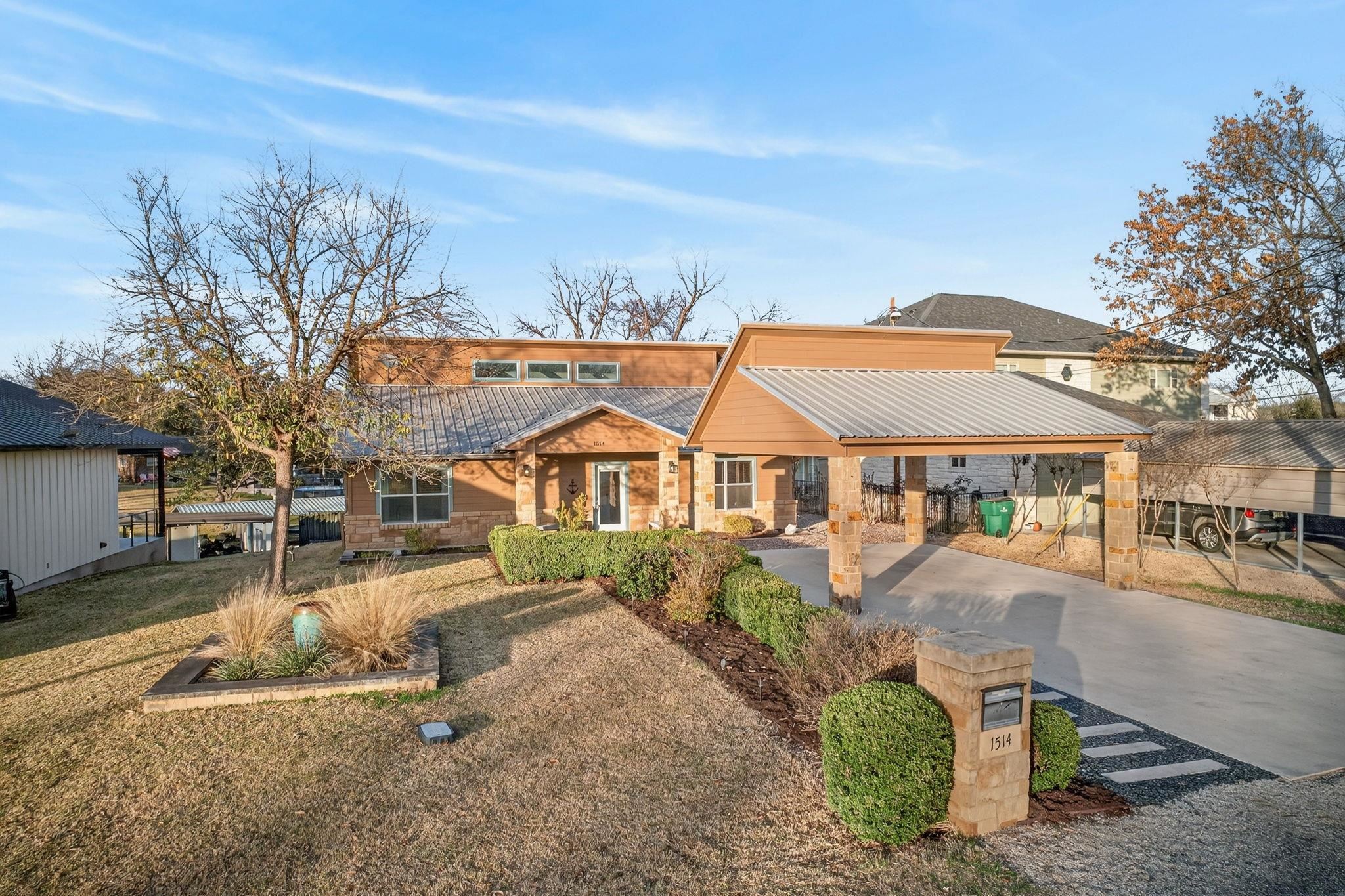 1514 Bluebonnet Ln