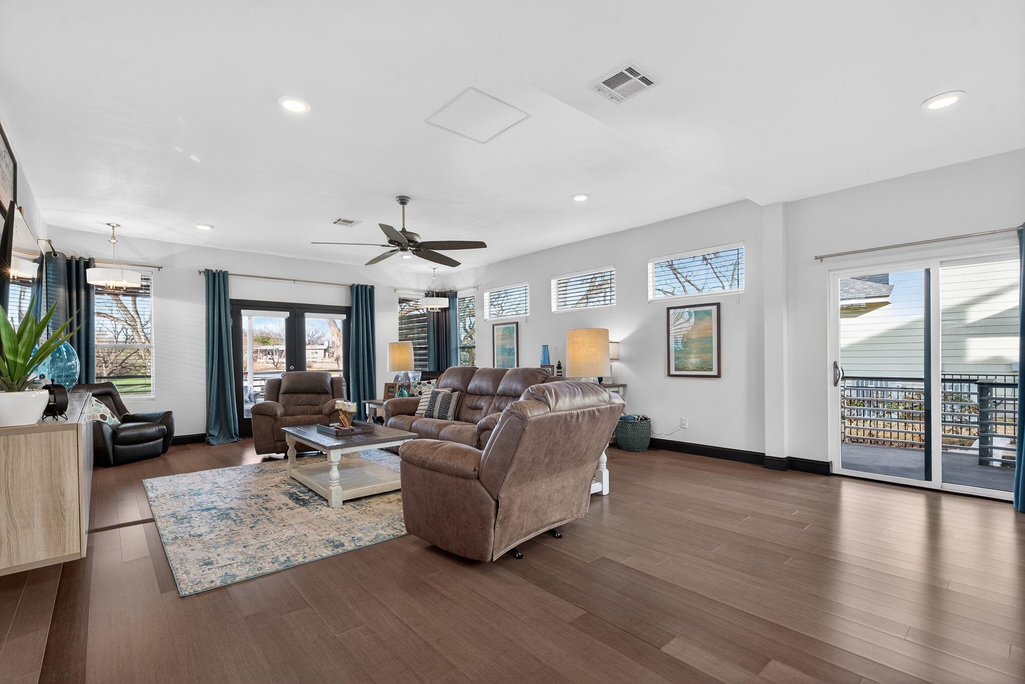 1514 Bluebonnet Ln