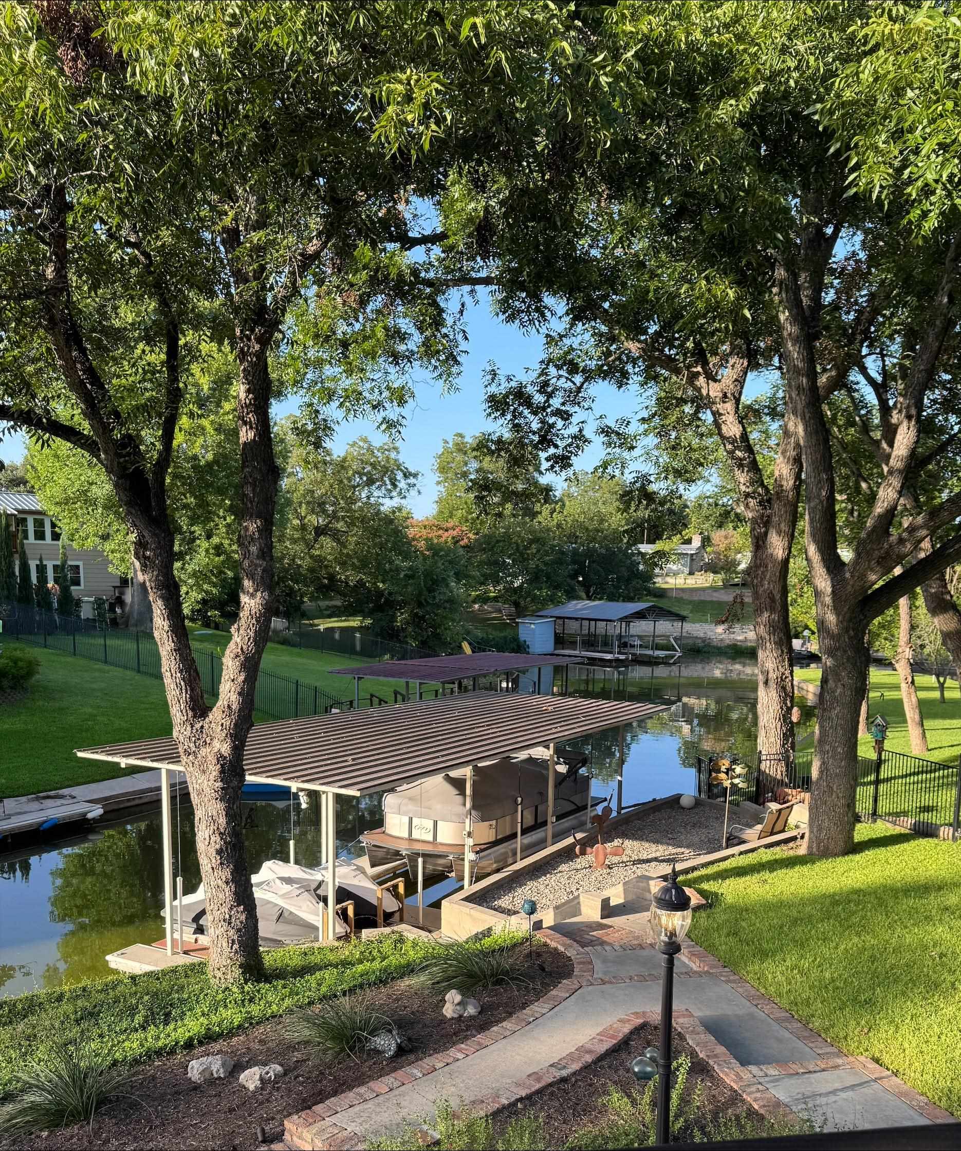 1514 Bluebonnet Ln