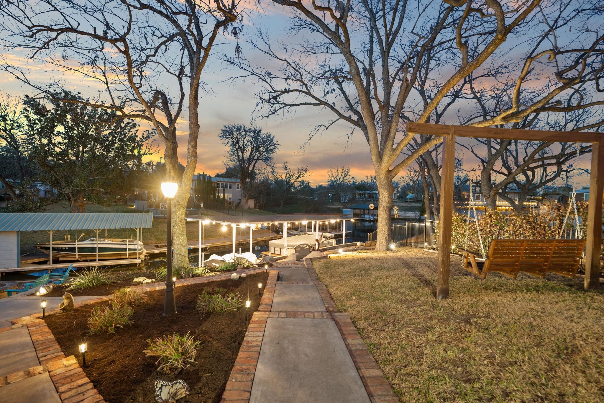 1514 Bluebonnet Ln
