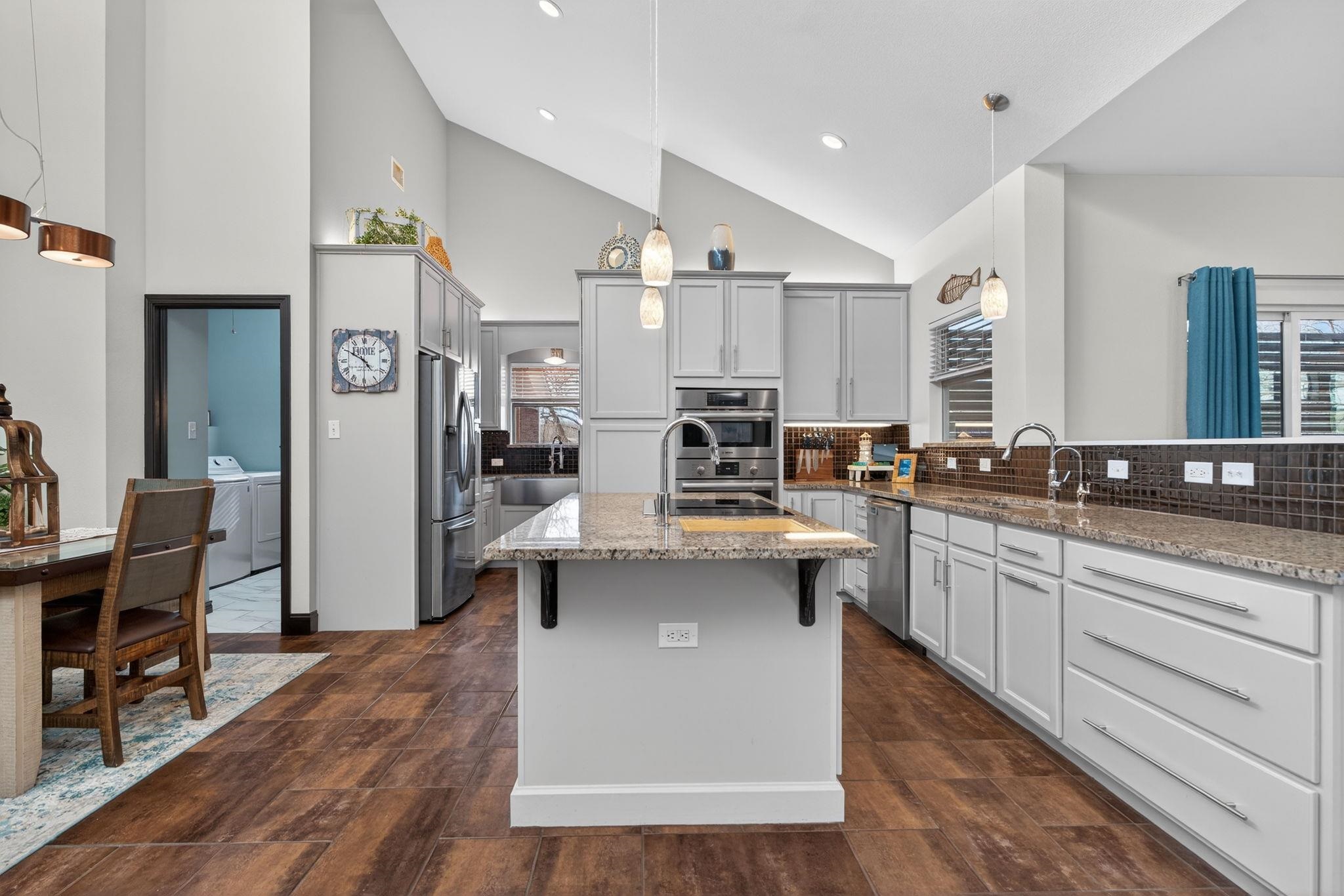 1514 Bluebonnet Ln