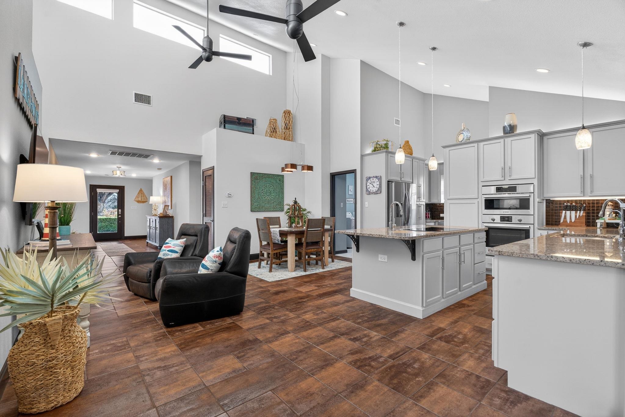 1514 Bluebonnet Ln