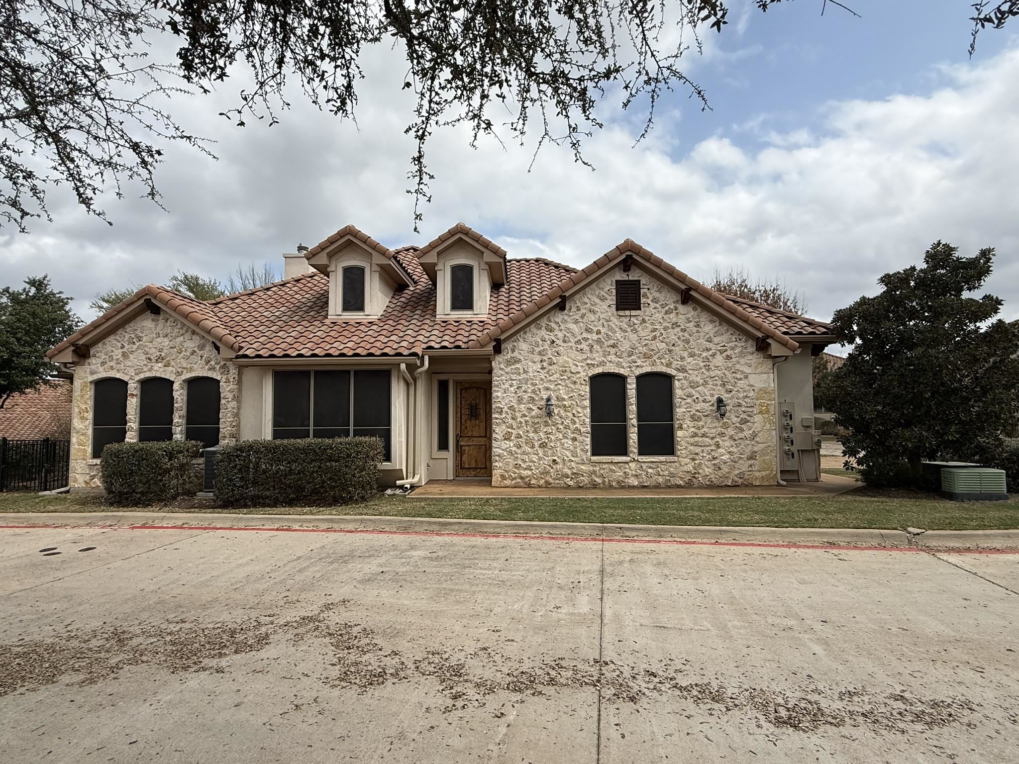 306 Enclave Circle