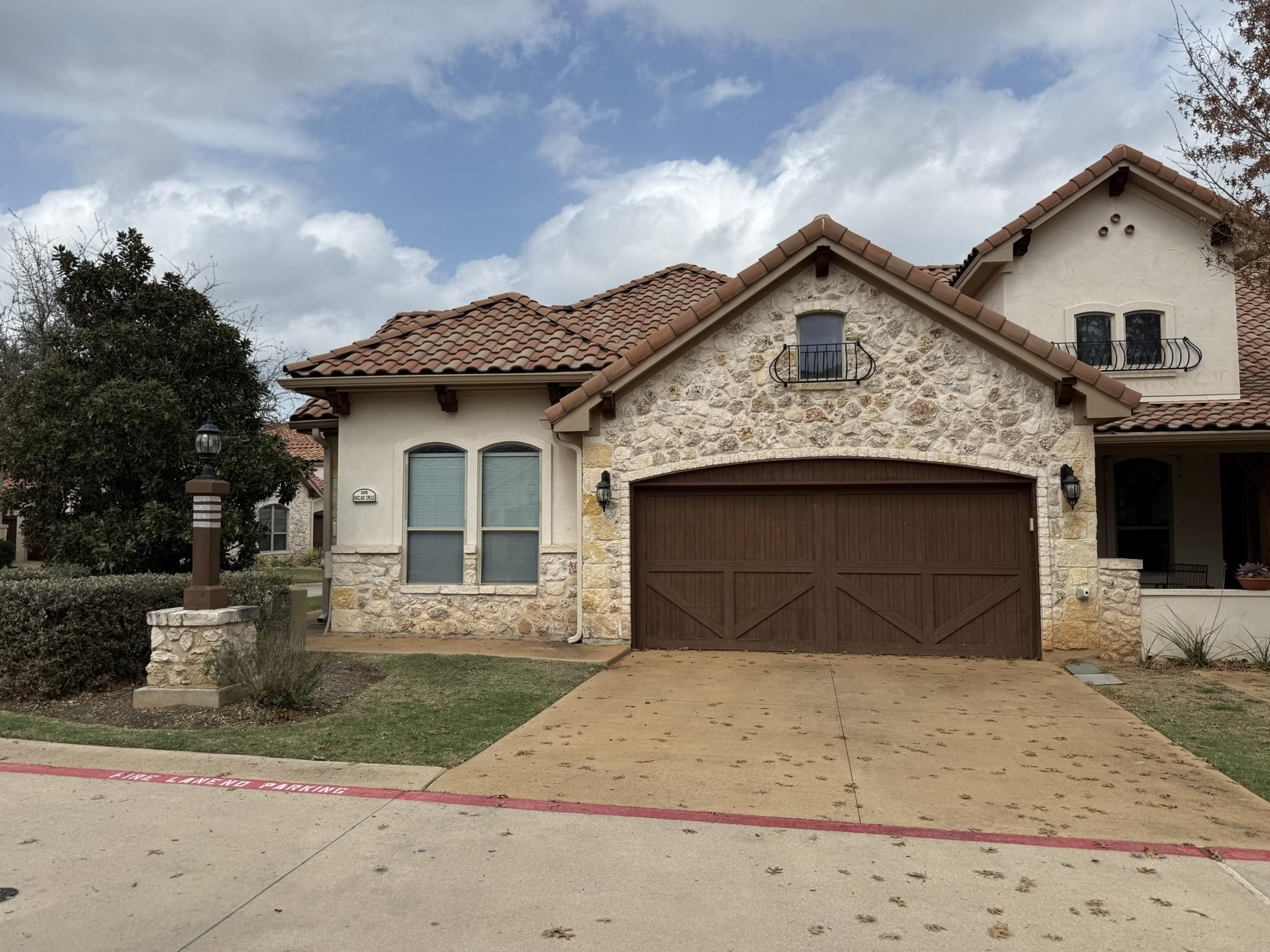 306 Enclave Circle