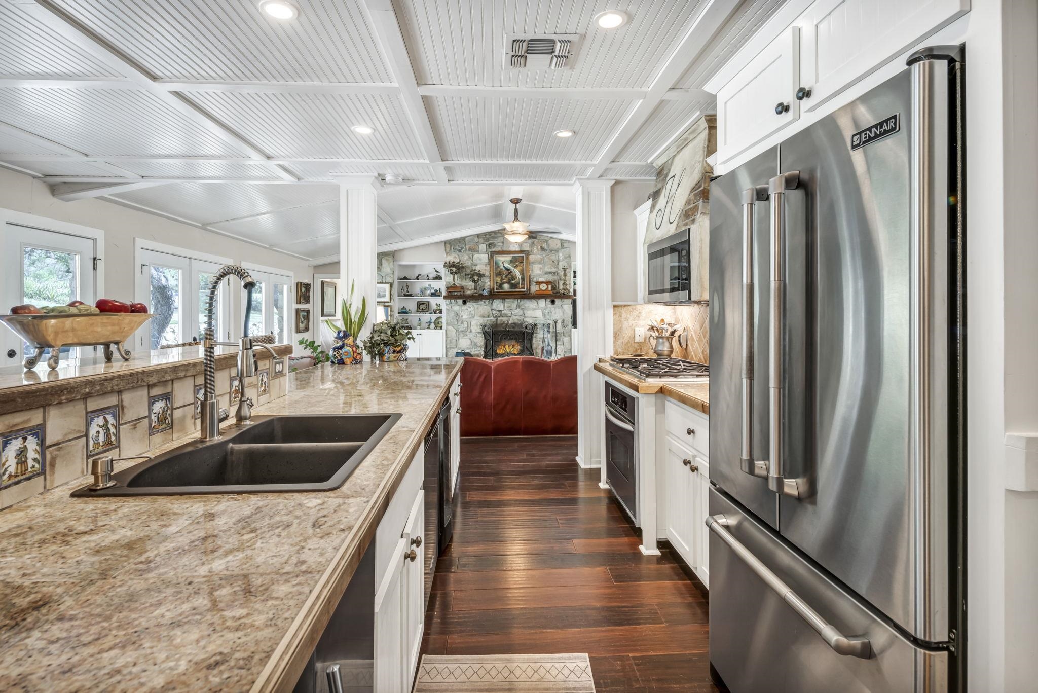 1912 US-281 S Highway