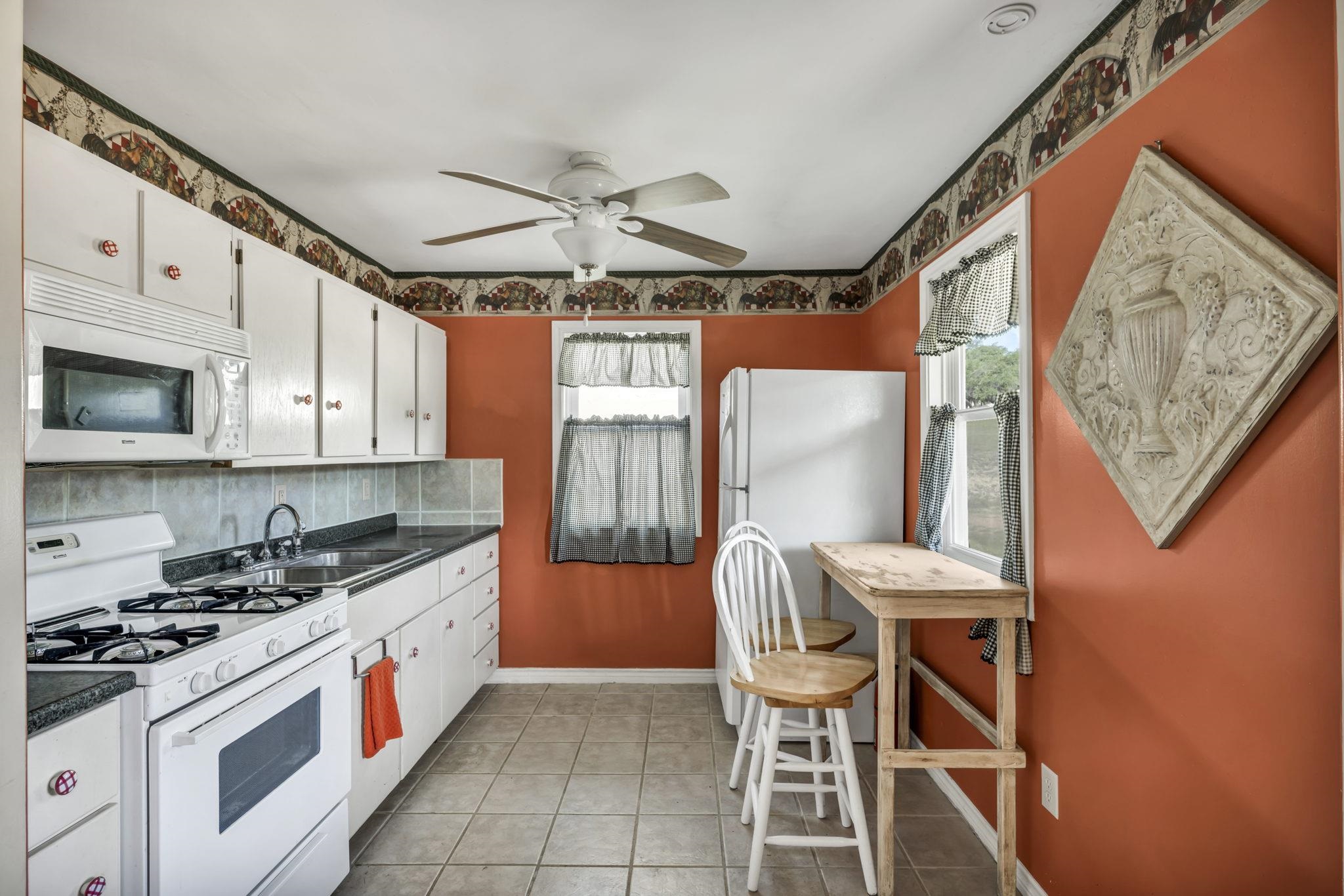 1912 US-281 S Highway