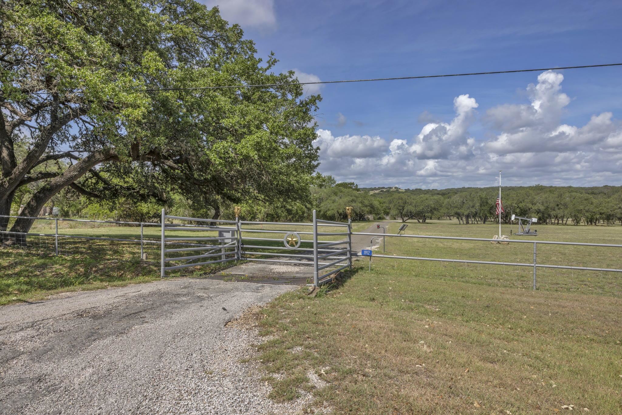 1912 US-281 S Highway