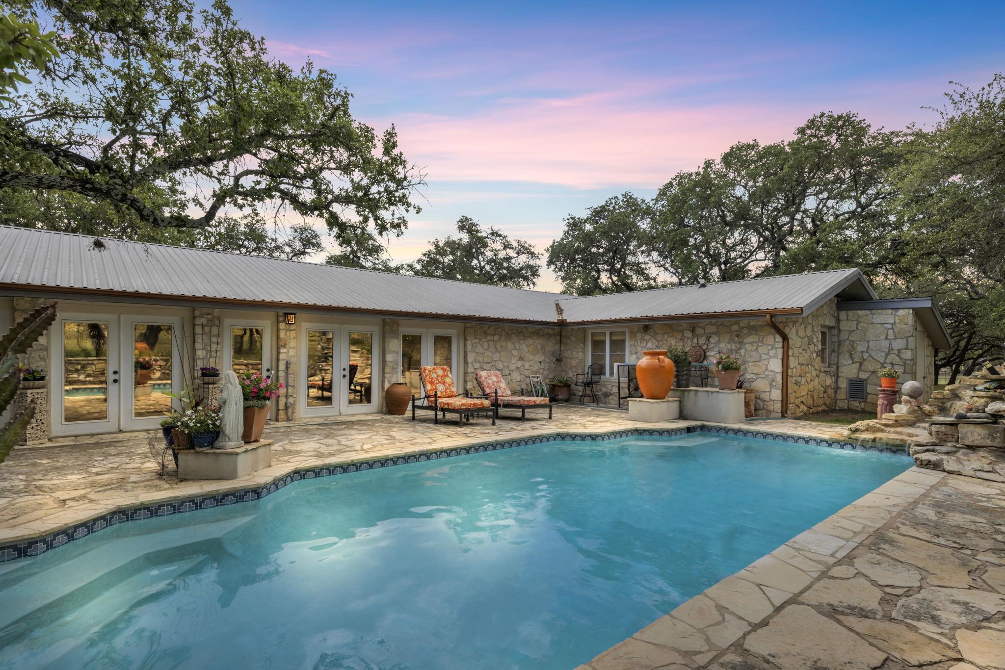 1912 US-281 S Highway