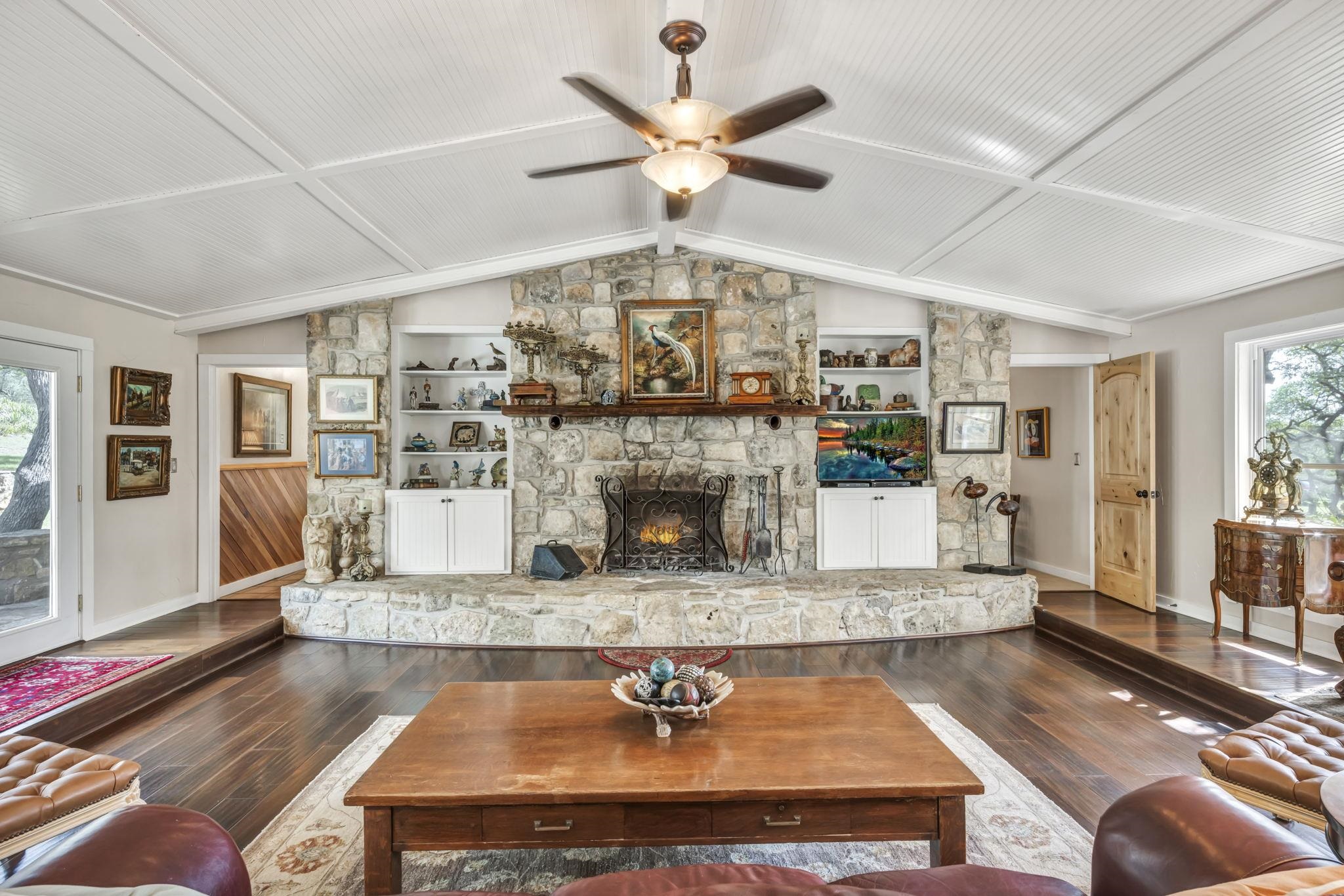 1912 US-281 S Highway