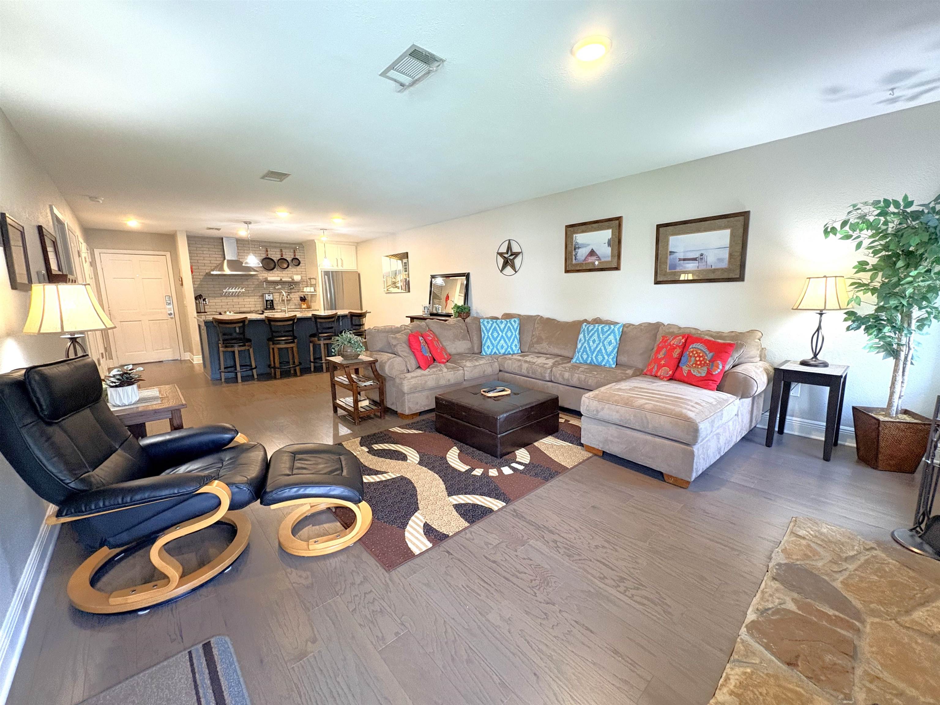 604 Highcrest Dr