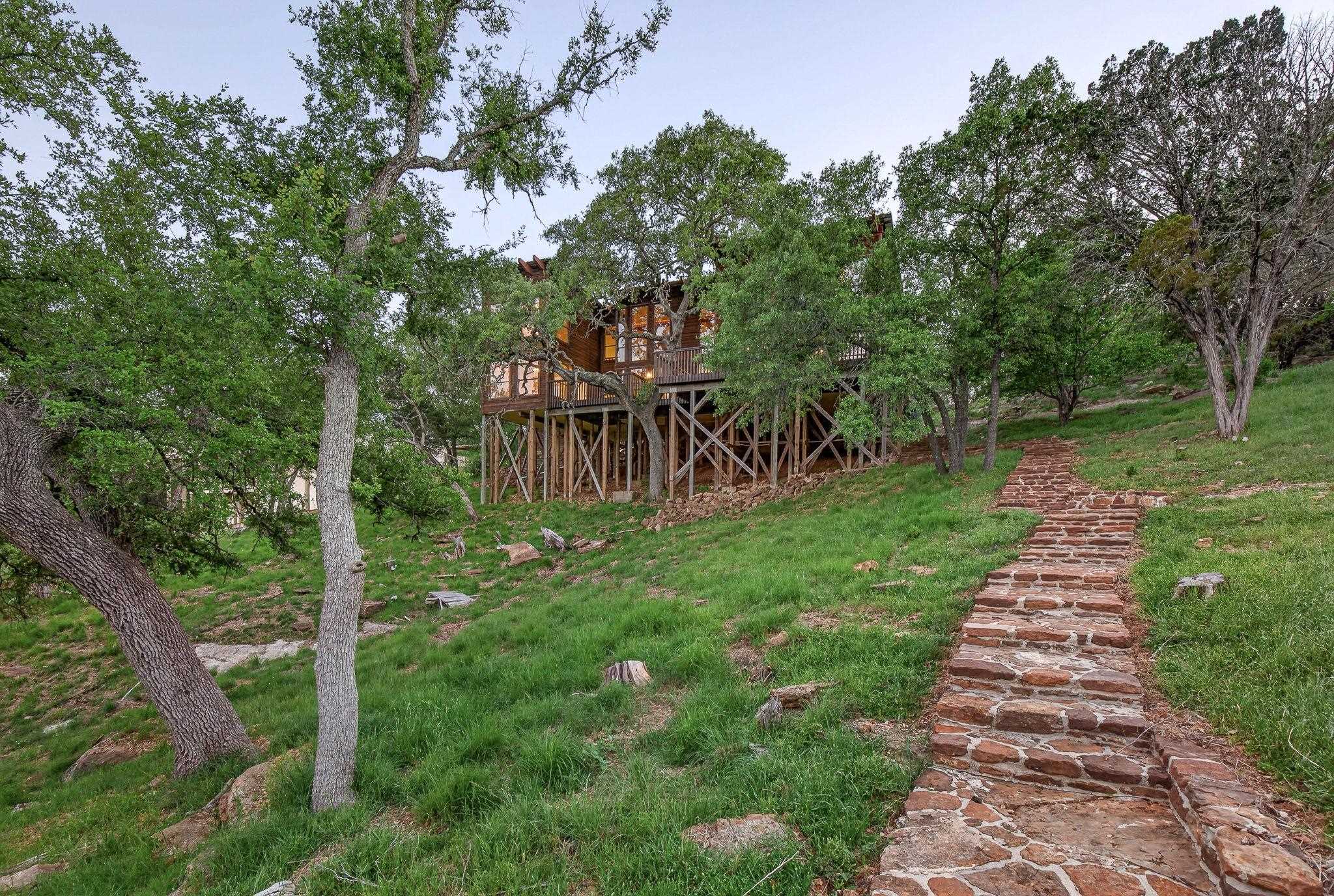 2512 Sunset Cliff Road