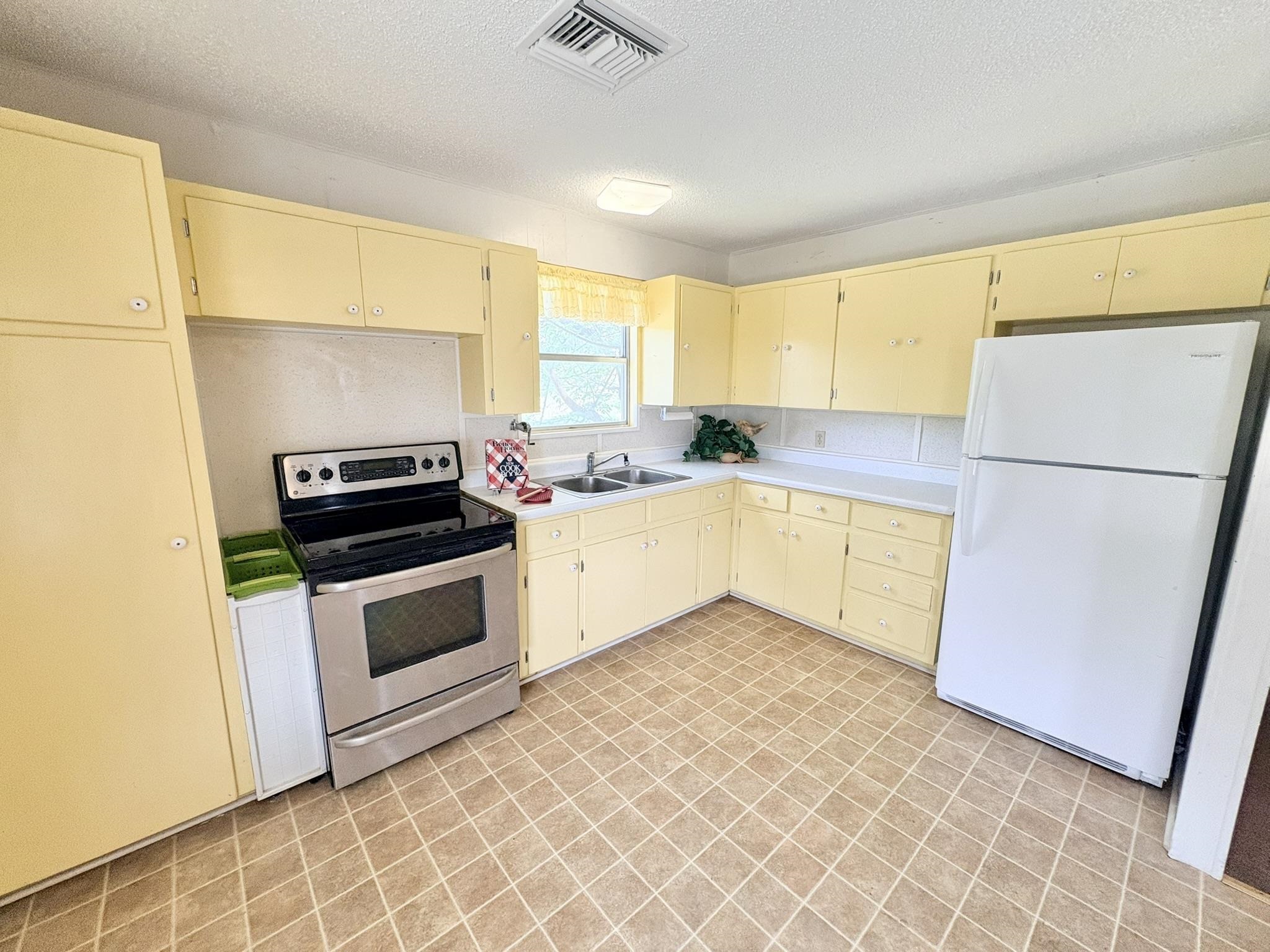1115 Edgewater Drive