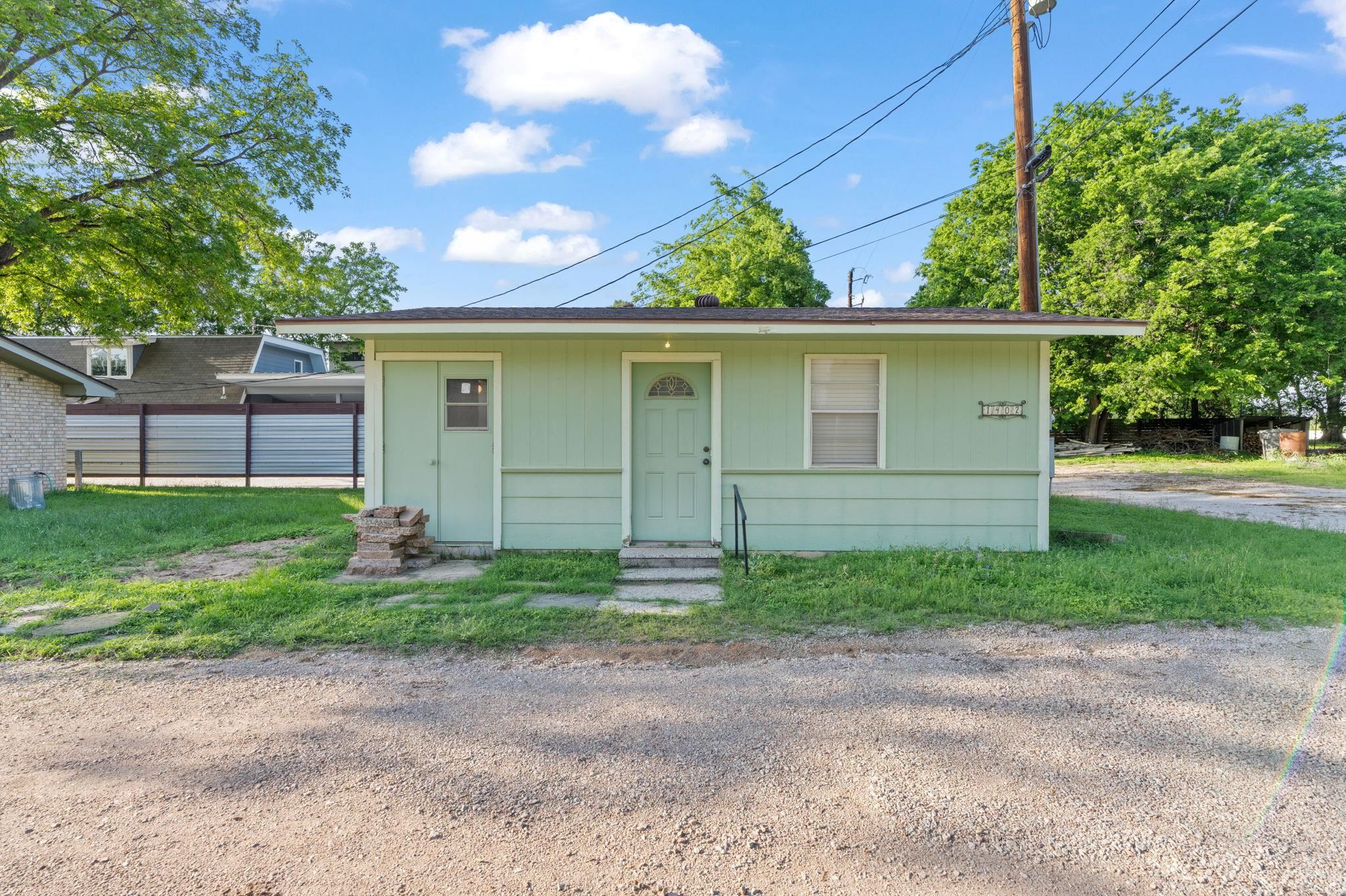 1402 County Road 135