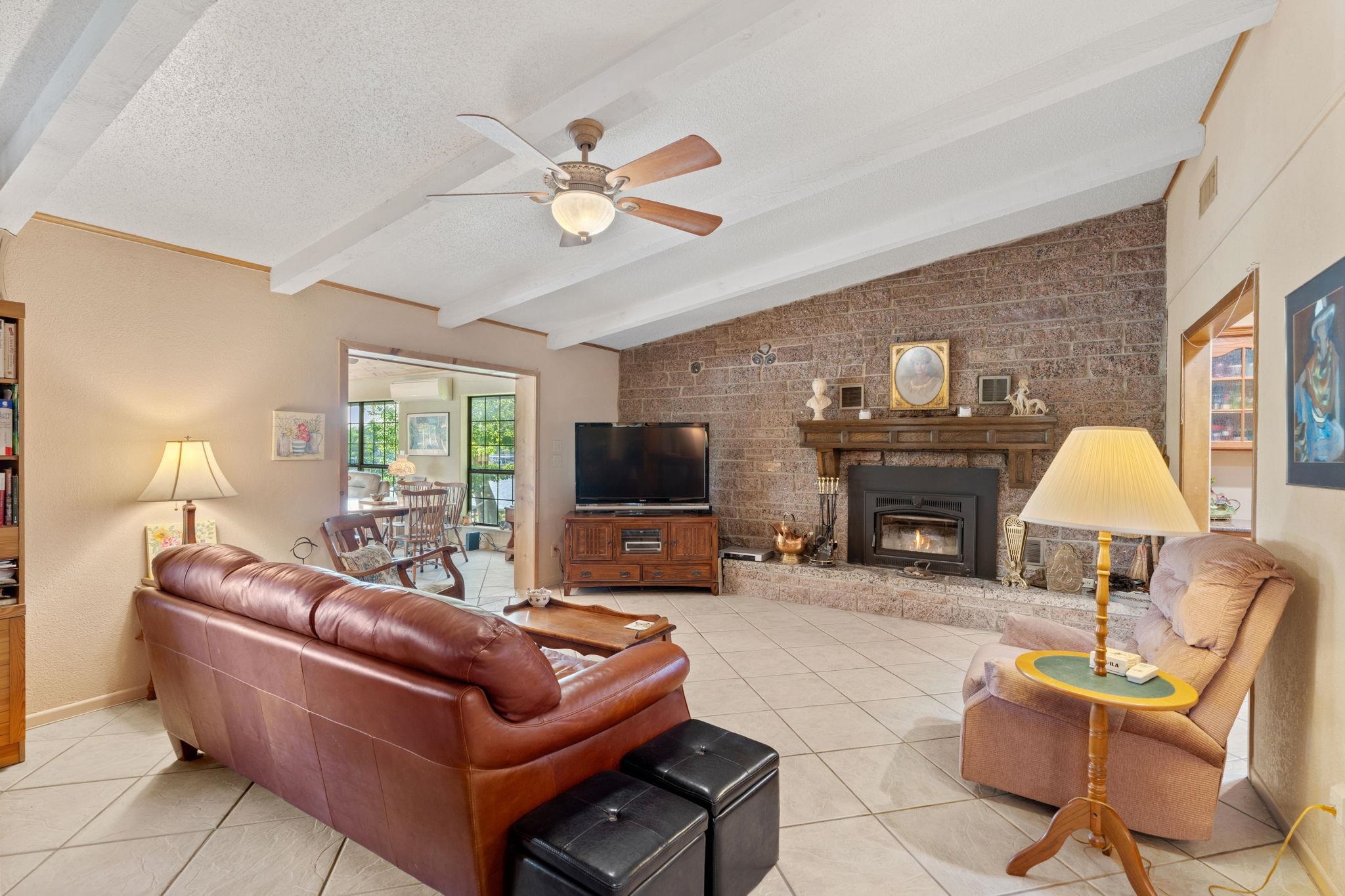 1402 County Road 135
