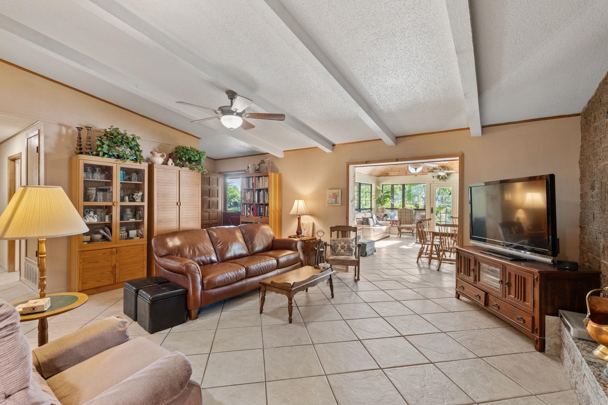 1402 County Road 135