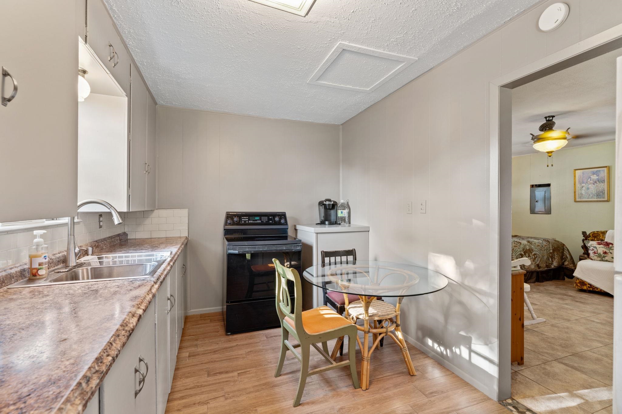 1402 County Road 135
