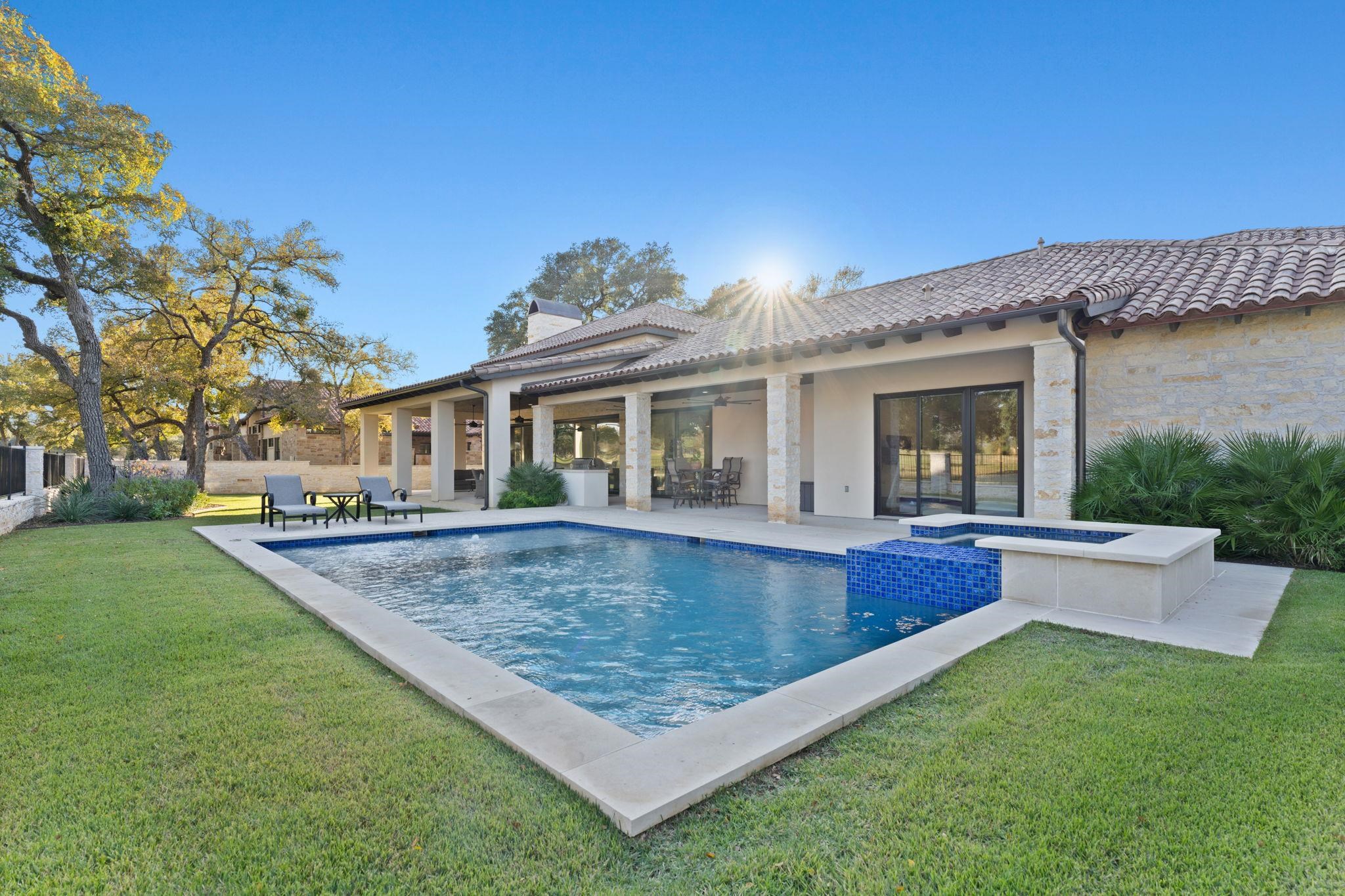 106 Plaza Escondido